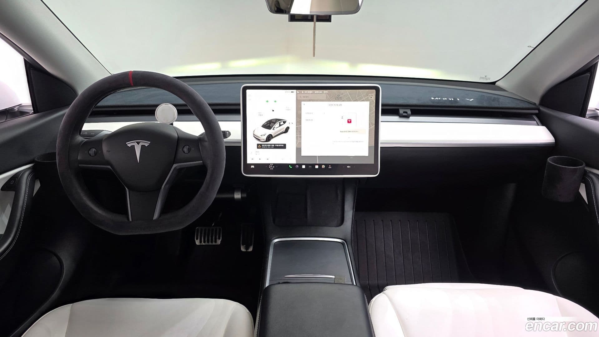 Main__Slider__Photo:Model Y Tesla 2021.5-6