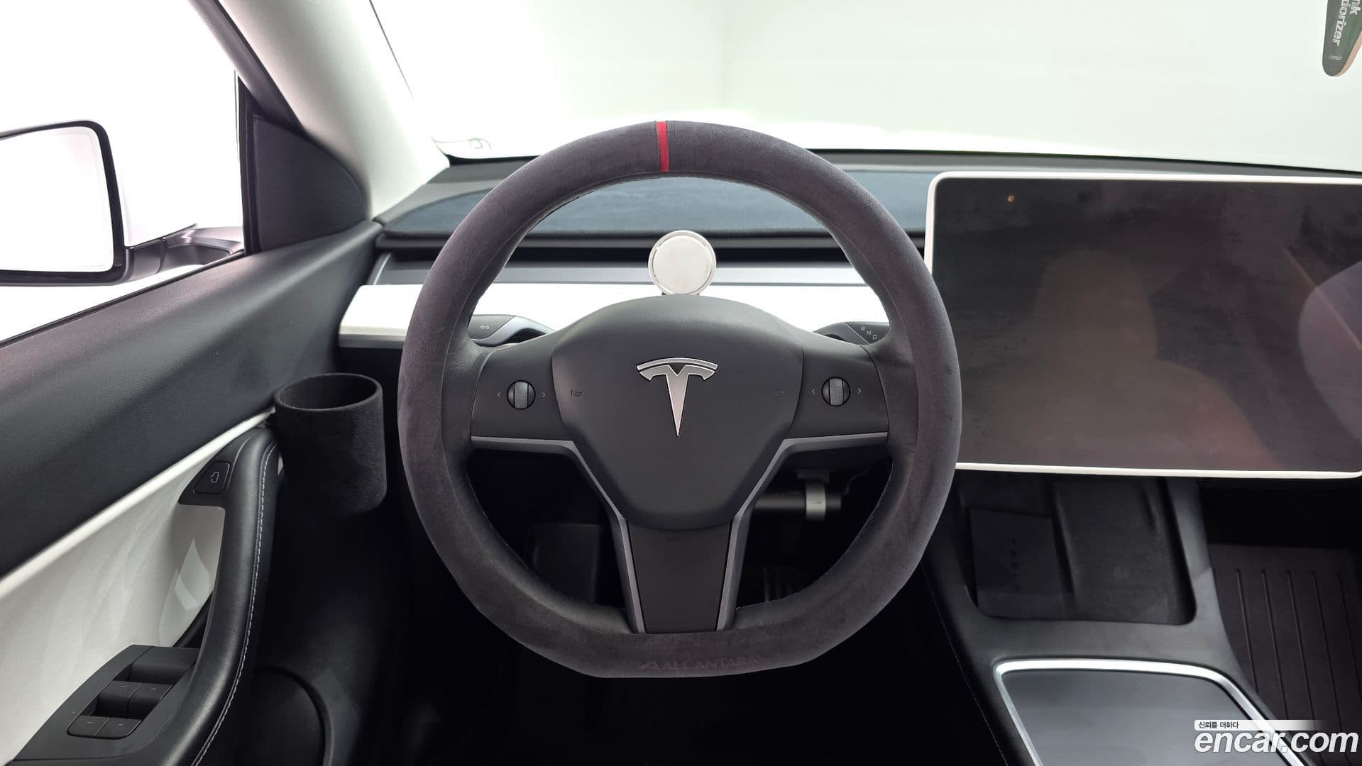 Main__Slider__Photo:Model Y Tesla 2021.5-12