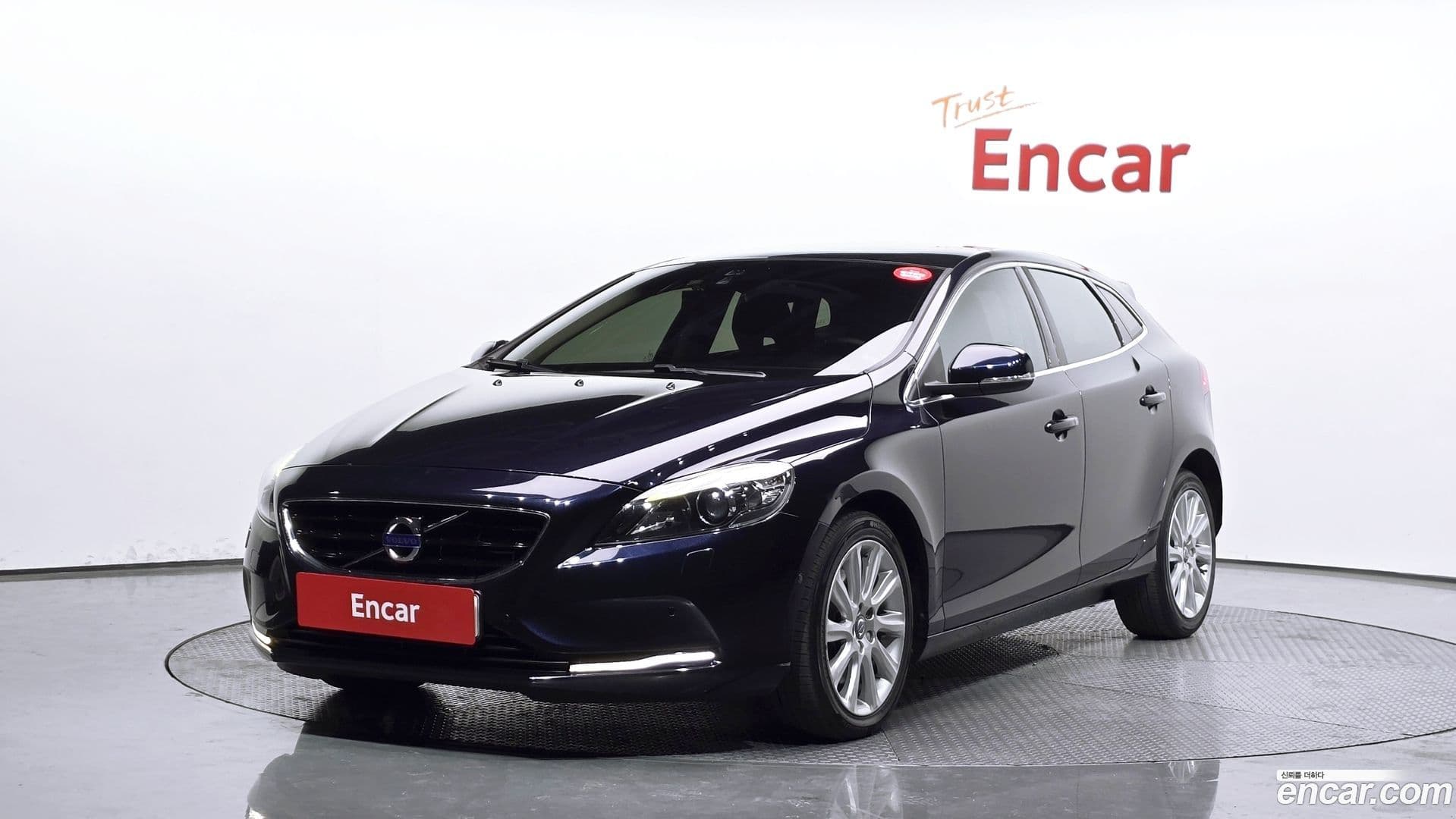 Main__Slider__Photo:V40 Volvo 2015.11-0