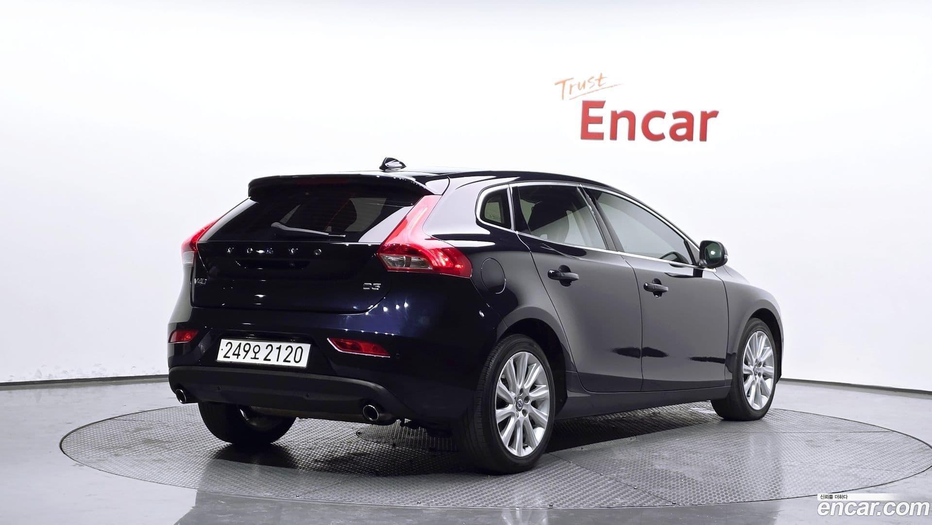 Main__Slider__Photo:V40 Volvo 2015.11-1