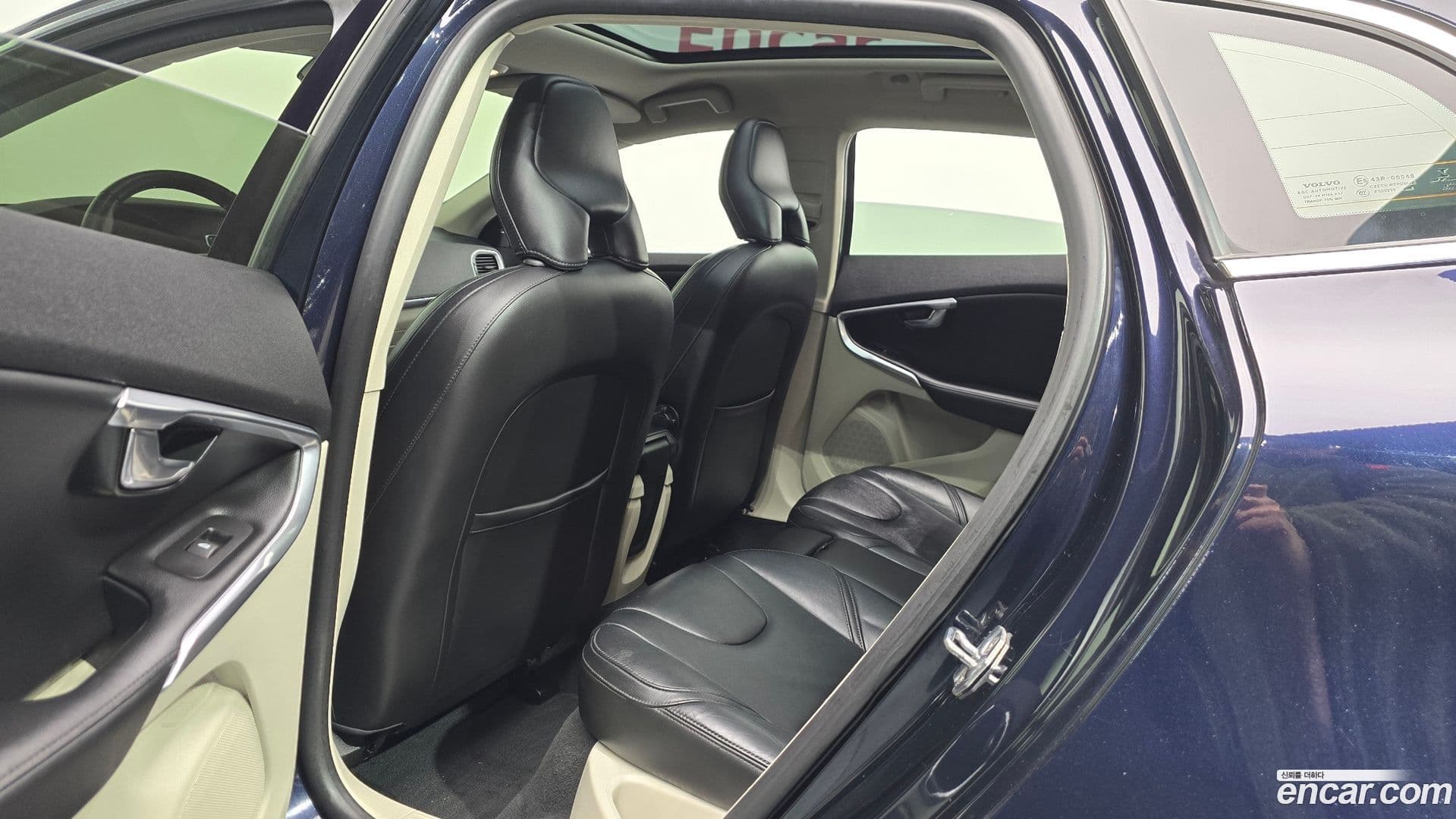 Main__Slider__Photo:V40 Volvo 2015.11-11