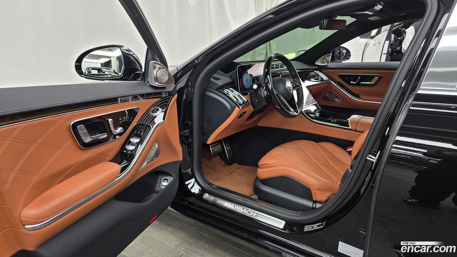 Main__Slider__Photo:S-Class Mercedes-Benz 2024.10-9