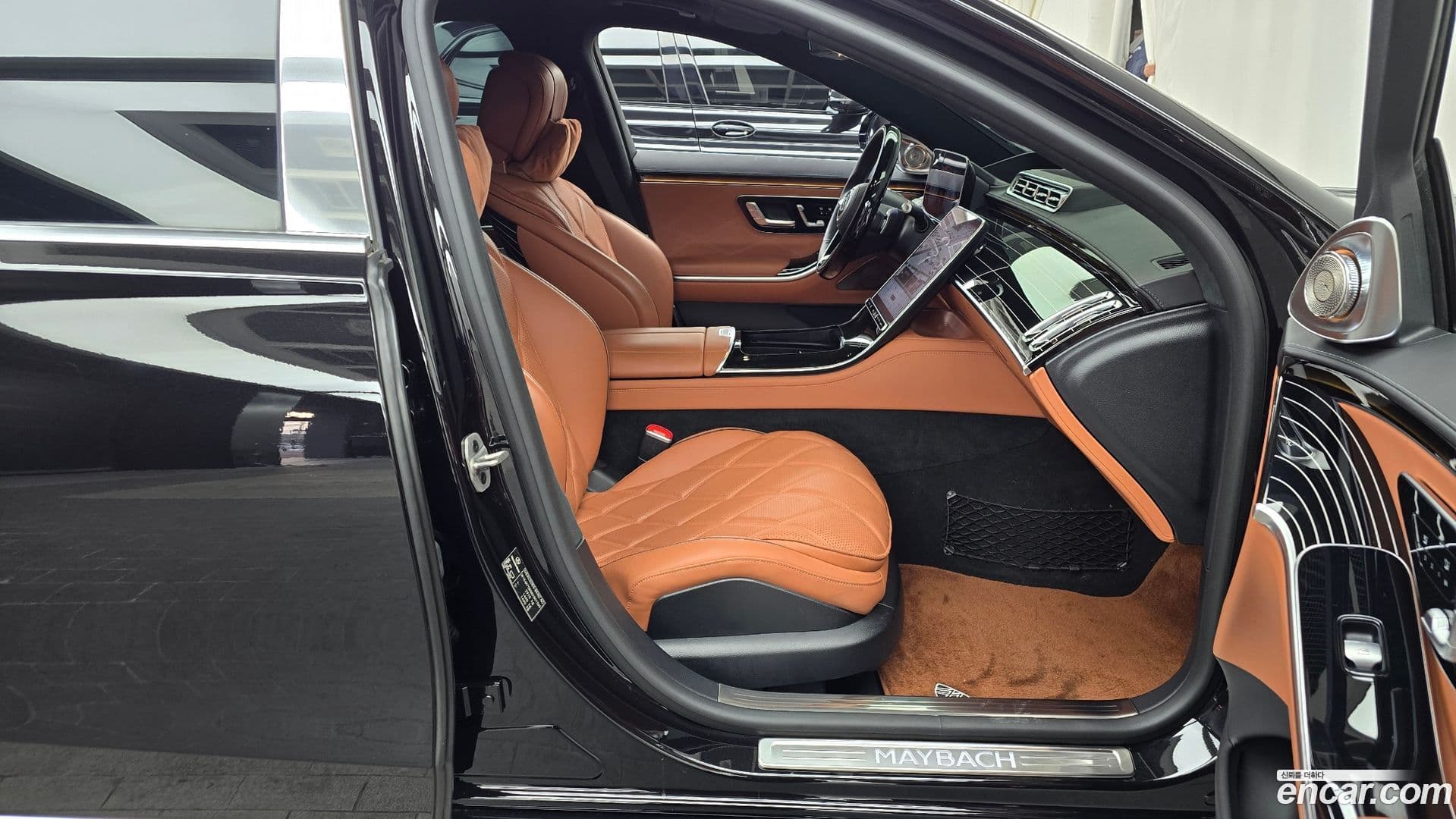 Main__Slider__Photo:S-Class Mercedes-Benz 2024.10-10