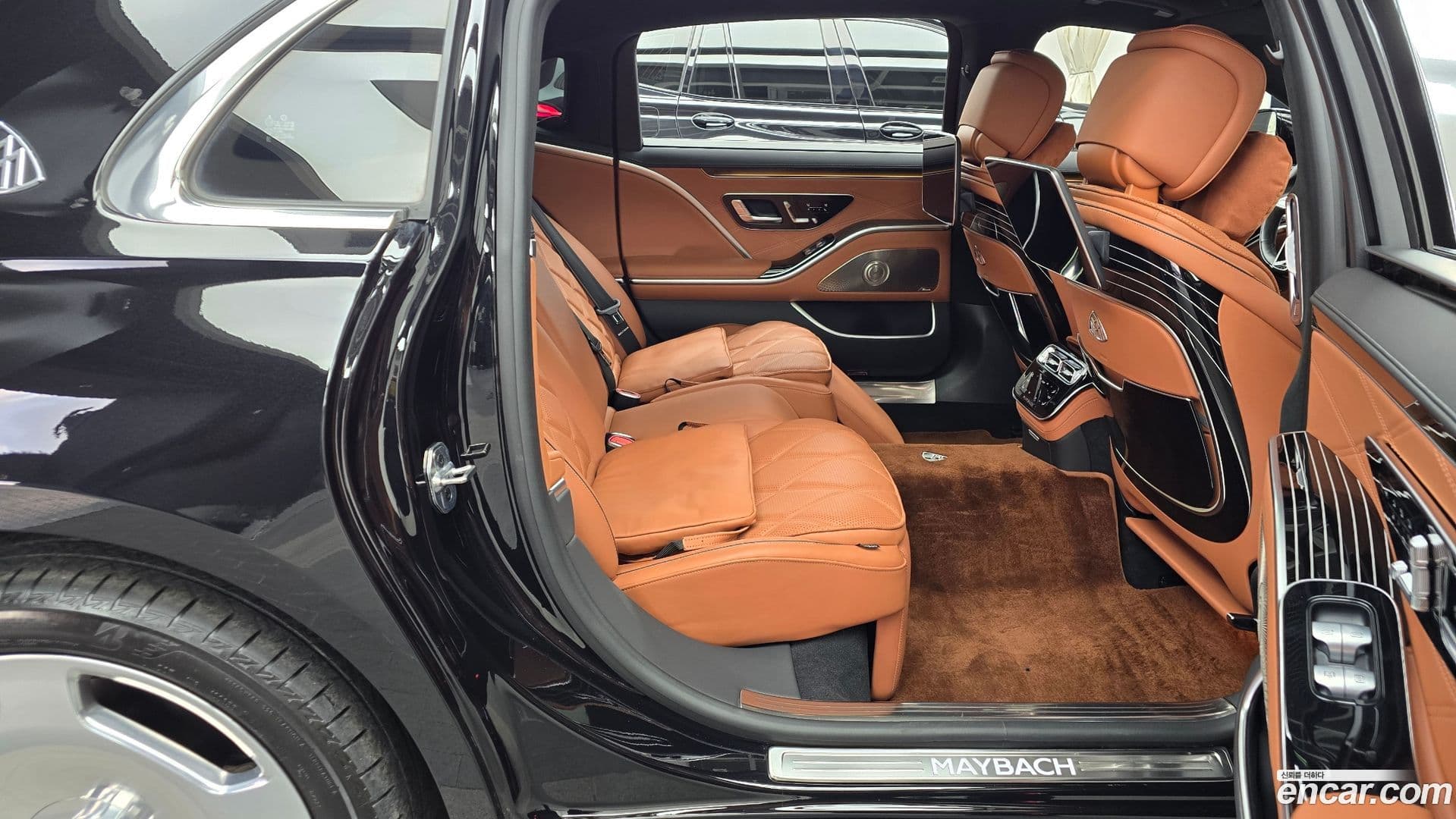 Main__Slider__Photo:S-Class Mercedes-Benz 2024.10-11