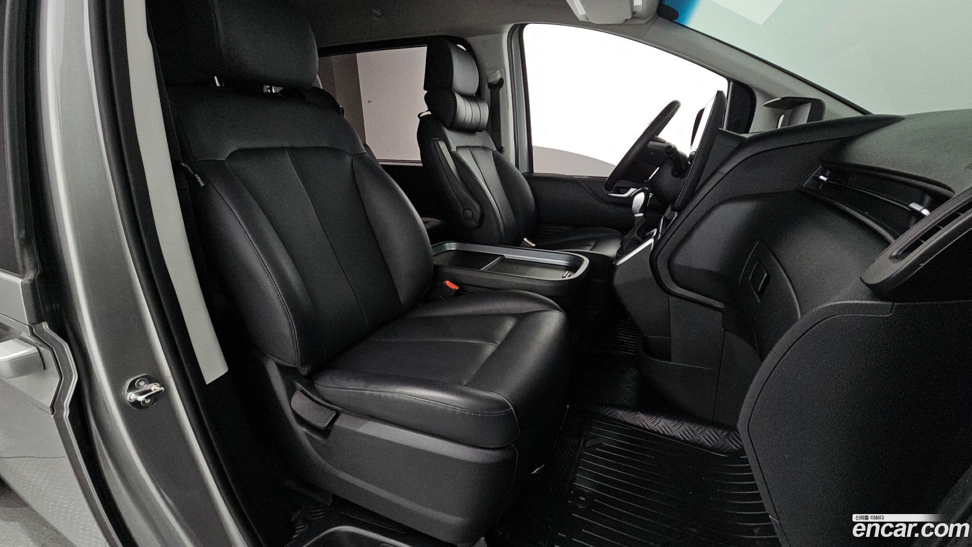 Main__Slider__Photo:Staria Hyundai 2023.11-10