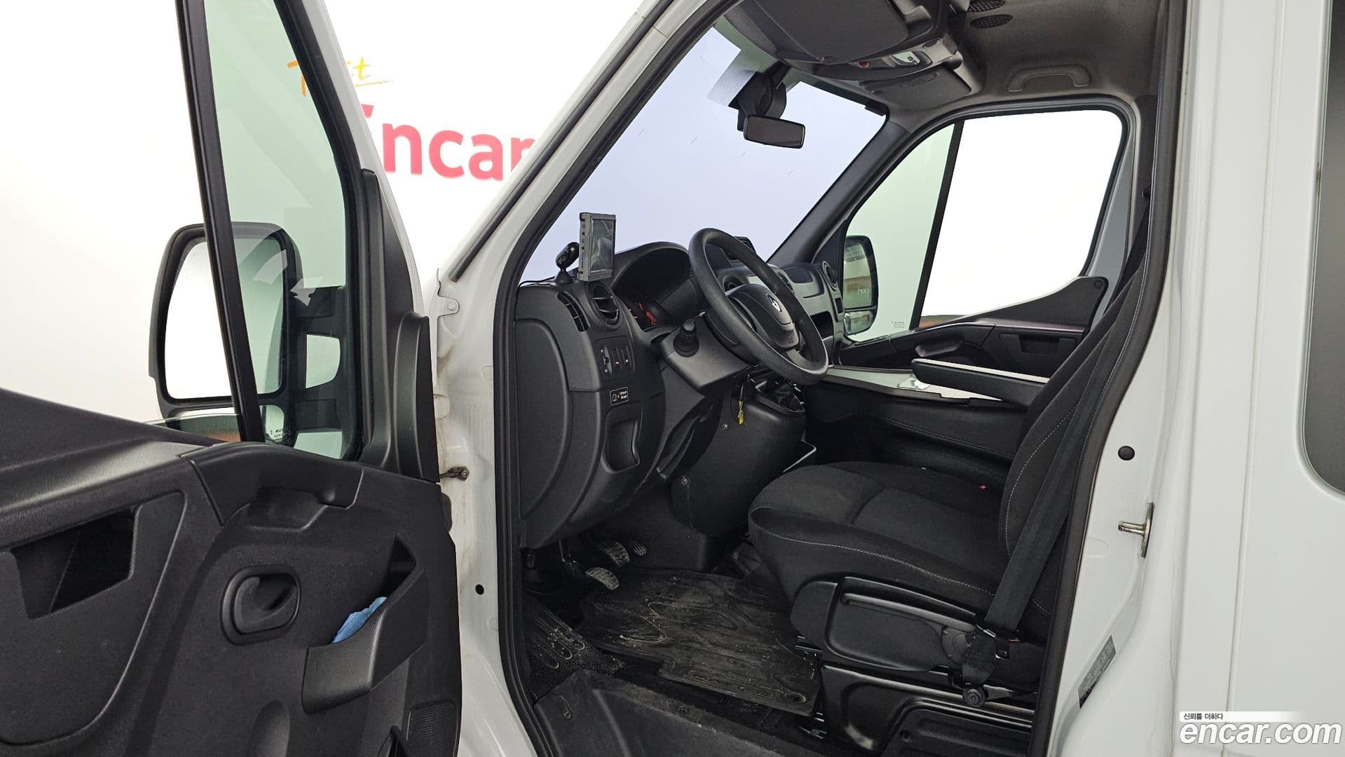 Main__Slider__Photo:Master Renault-KoreaSamsung 2019.6-9