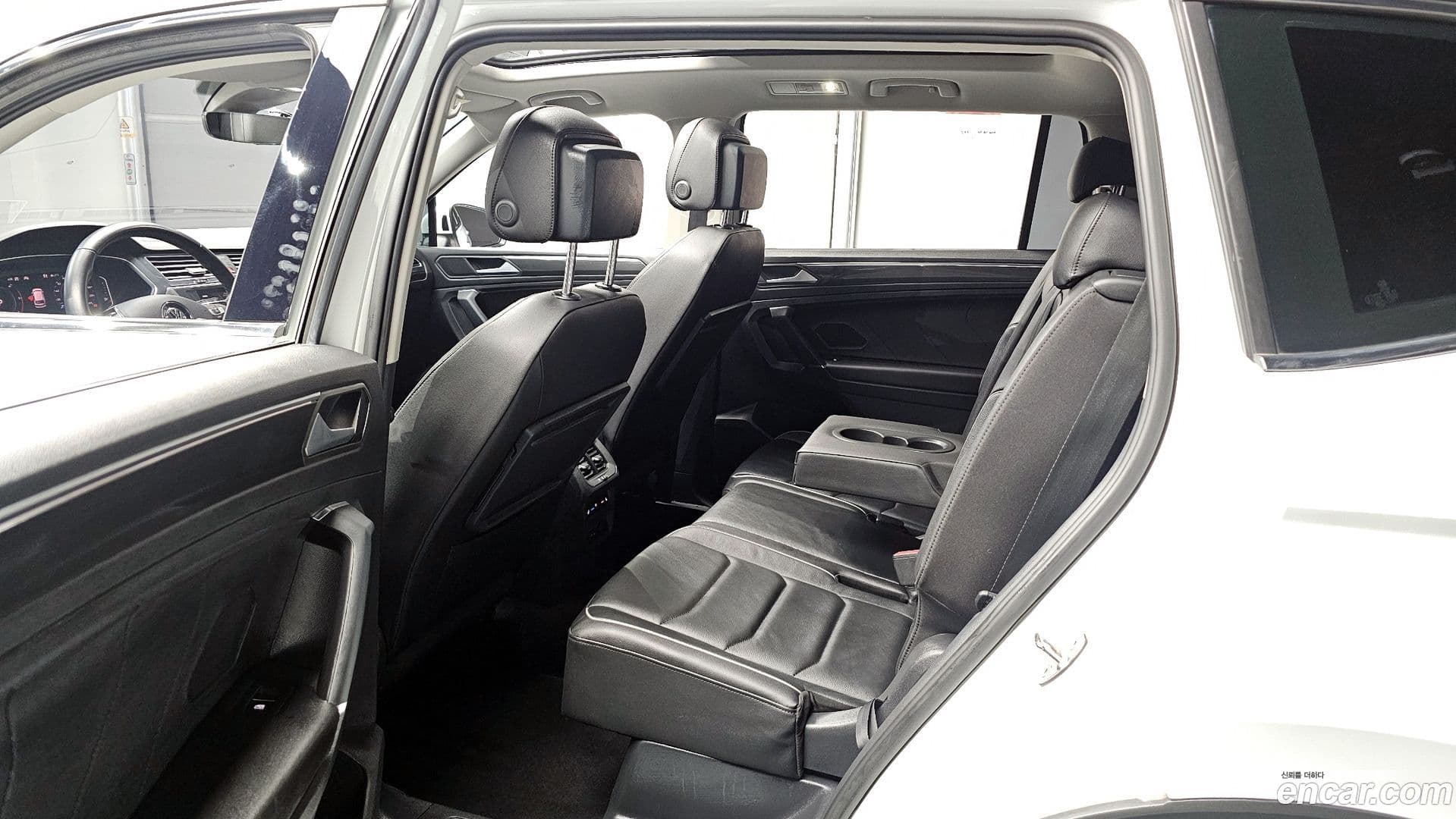 Main__Slider__Photo:Tiguan Volkswagen 2020.11-10