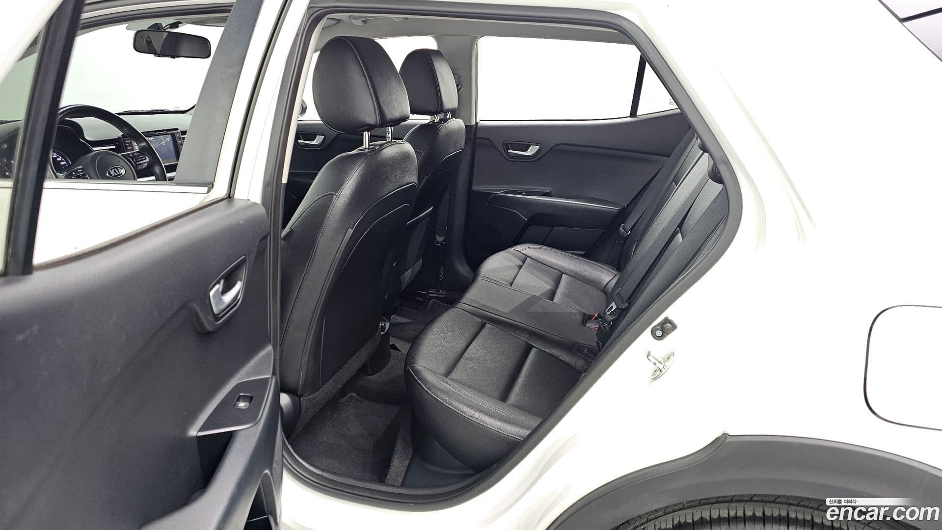 Main__Slider__Photo:Stonic Kia 2018.1-11