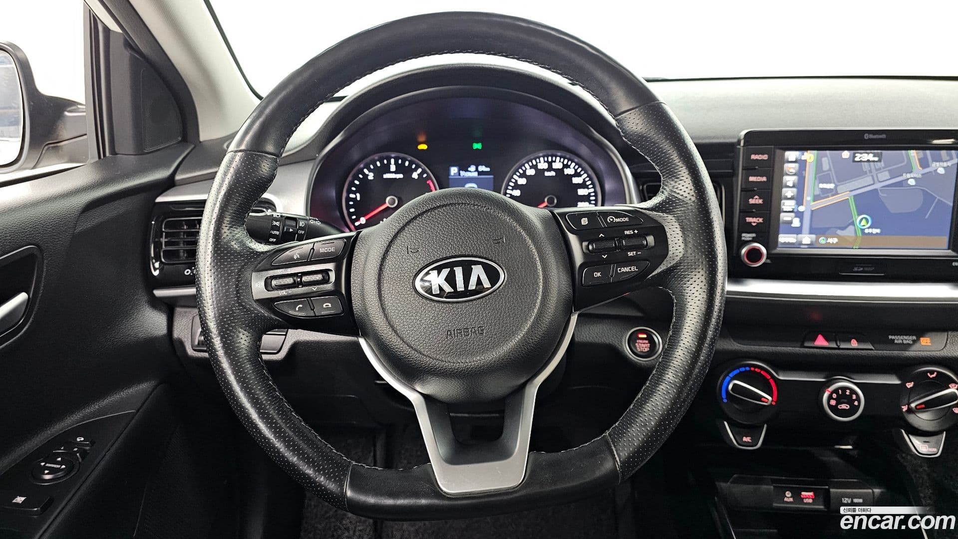 Main__Slider__Photo:Stonic Kia 2018.1-13