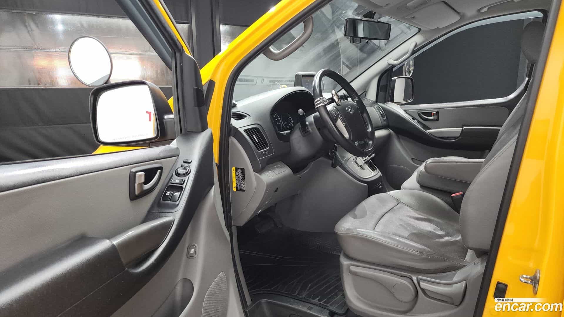 Starex Hyundai 2019.2-INNER-010