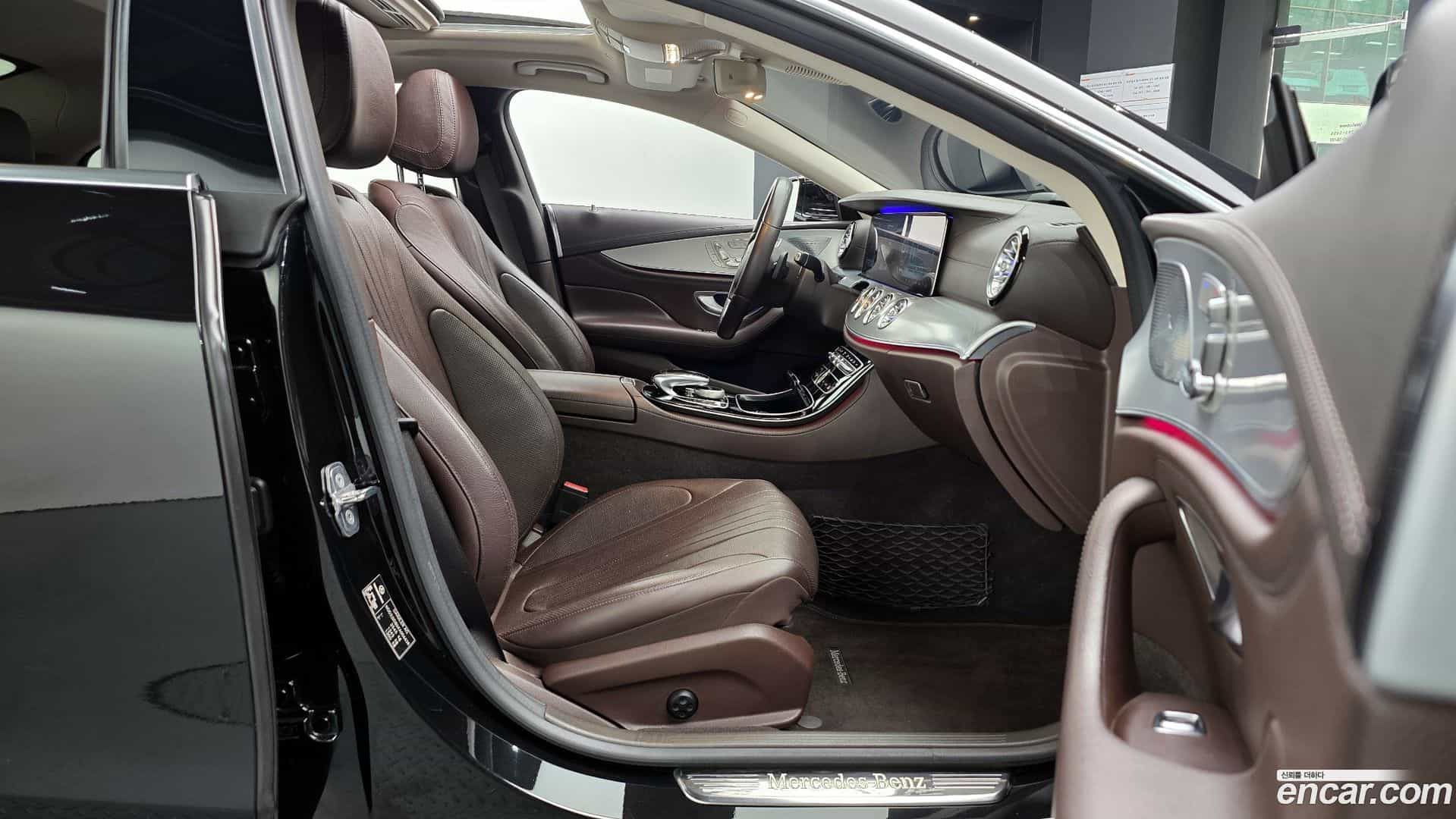 CLS-Class Mercedes-Benz 2018.10-INNER-010