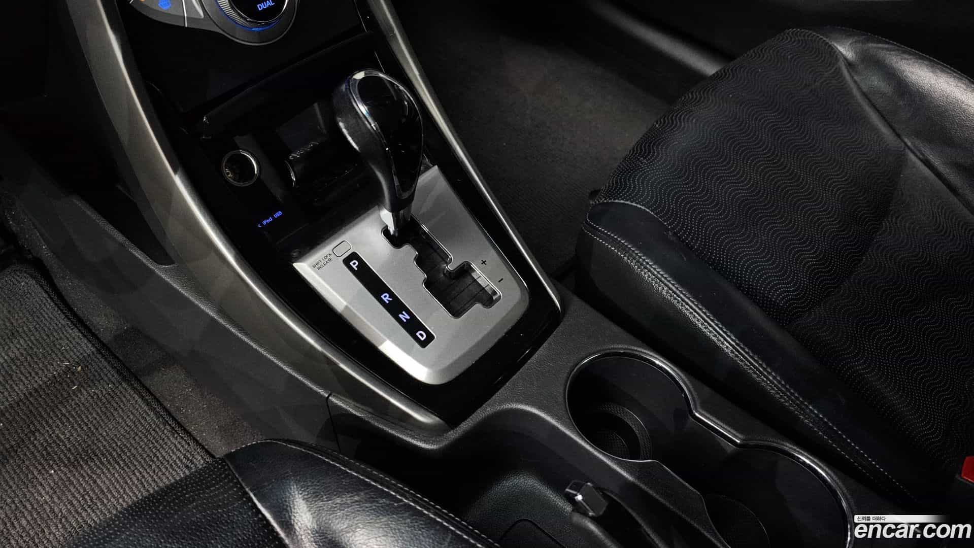 AVANTE Hyundai 2010.9-INNER-009