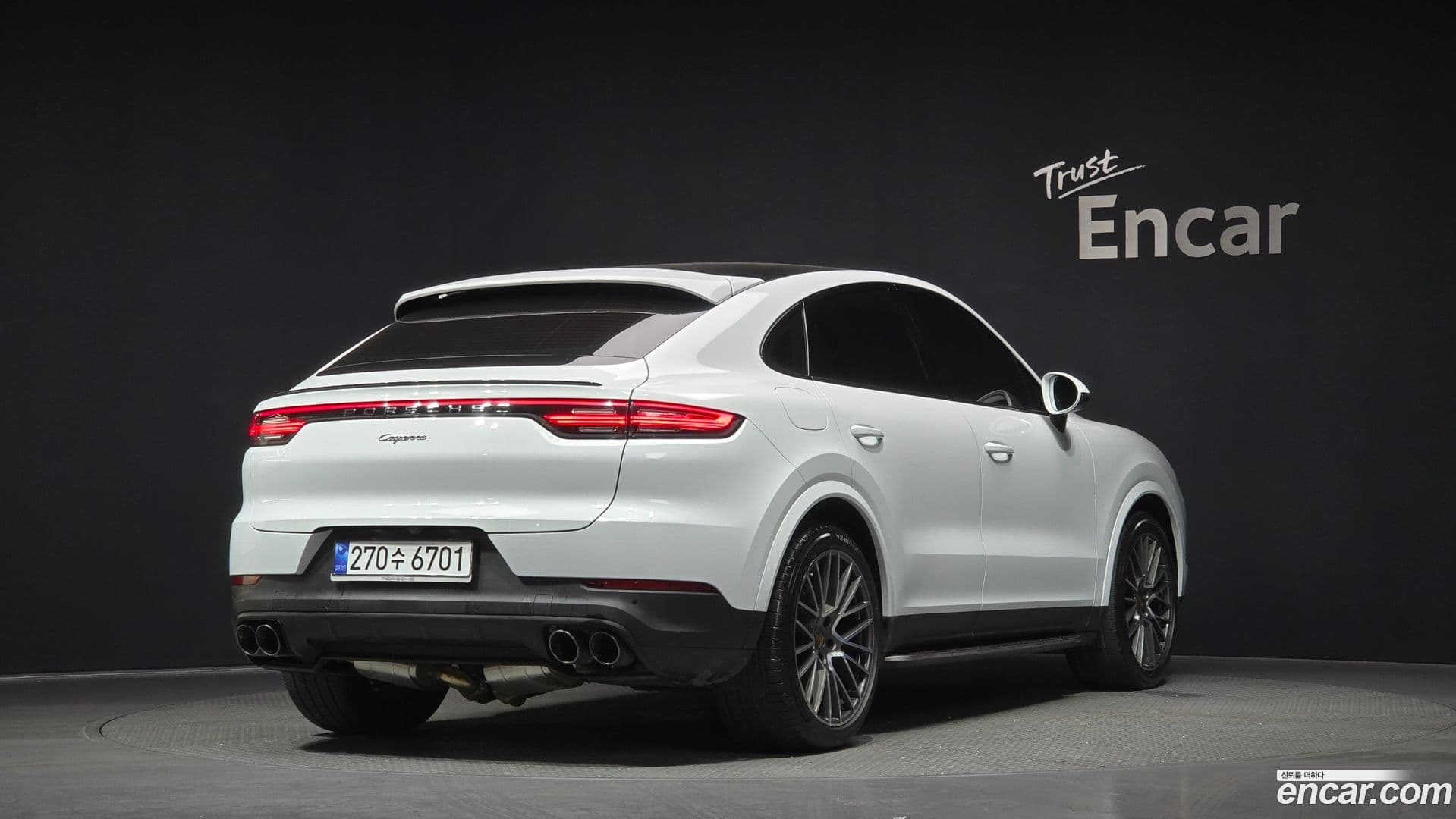 Main__Slider__Photo:Cayenne Porsche 2020.3-1