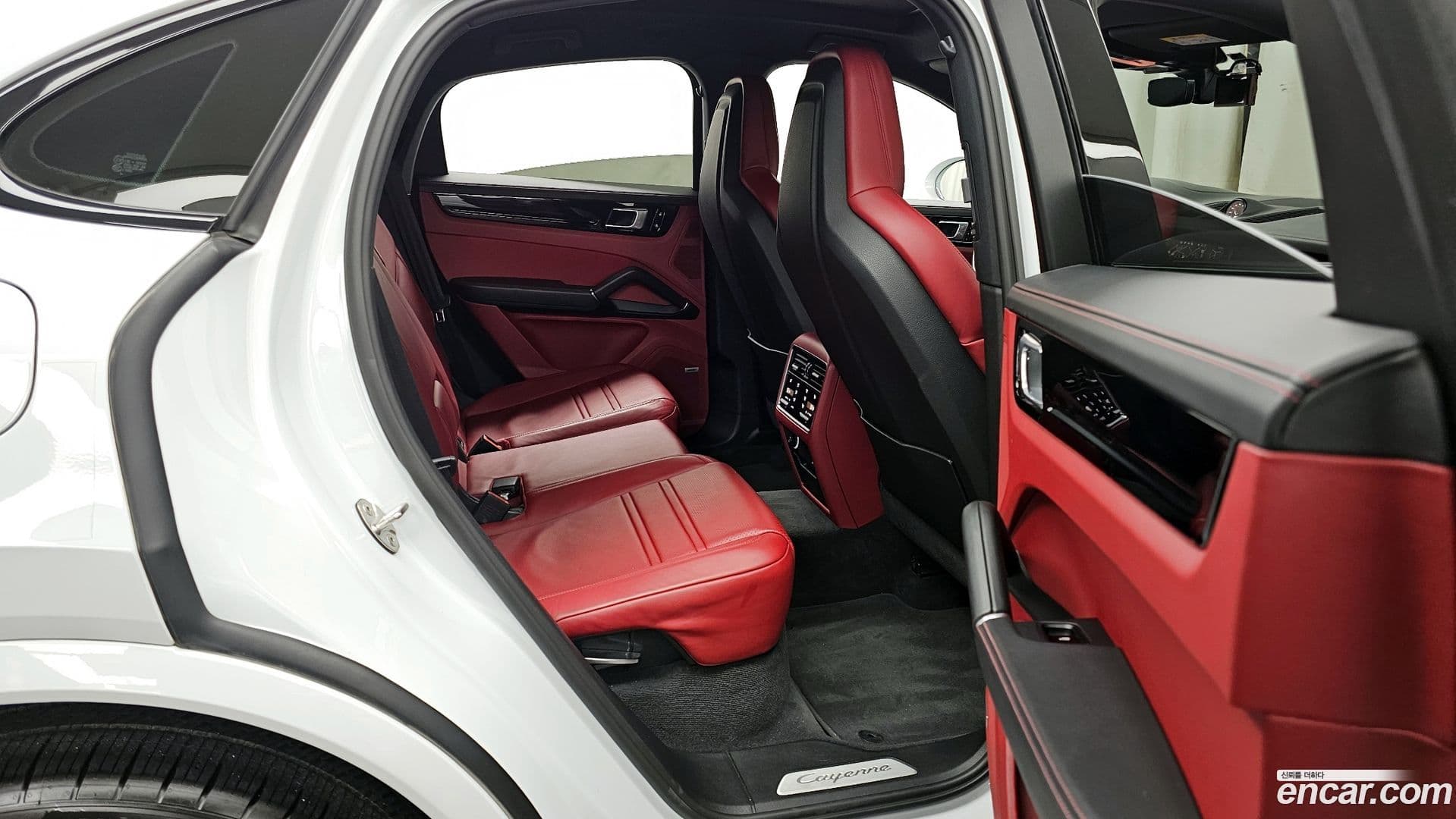 Main__Slider__Photo:Cayenne Porsche 2020.3-11