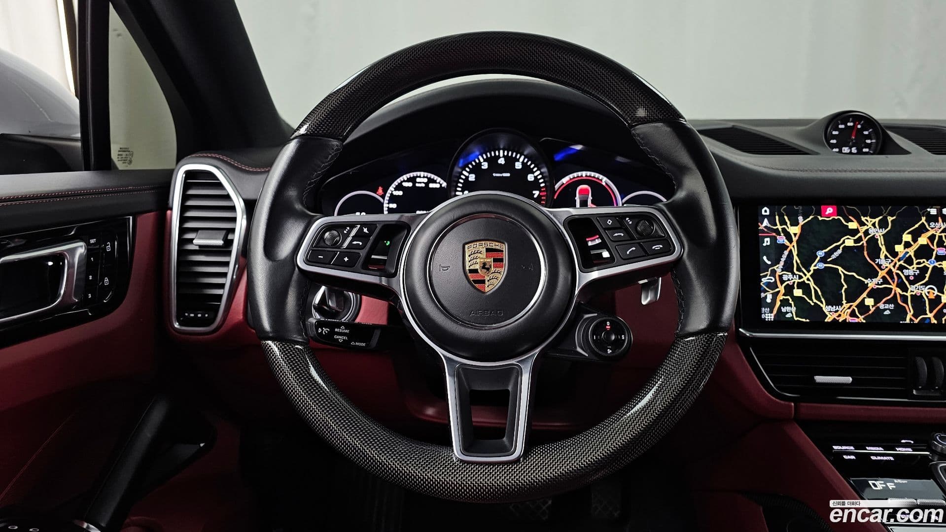 Main__Slider__Photo:Cayenne Porsche 2020.3-12