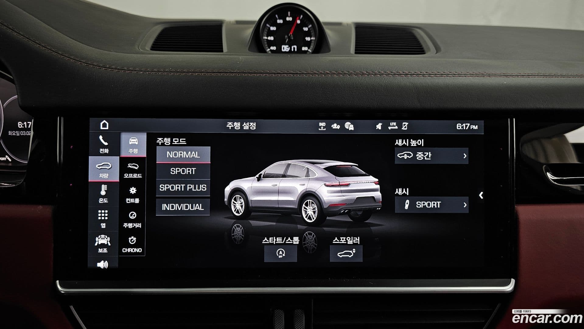 Main__Slider__Photo:Cayenne Porsche 2020.3-15