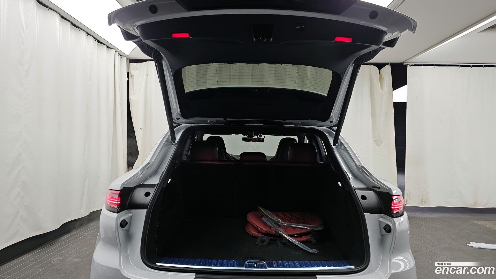 Main__Slider__Photo:Cayenne Porsche 2020.3-19