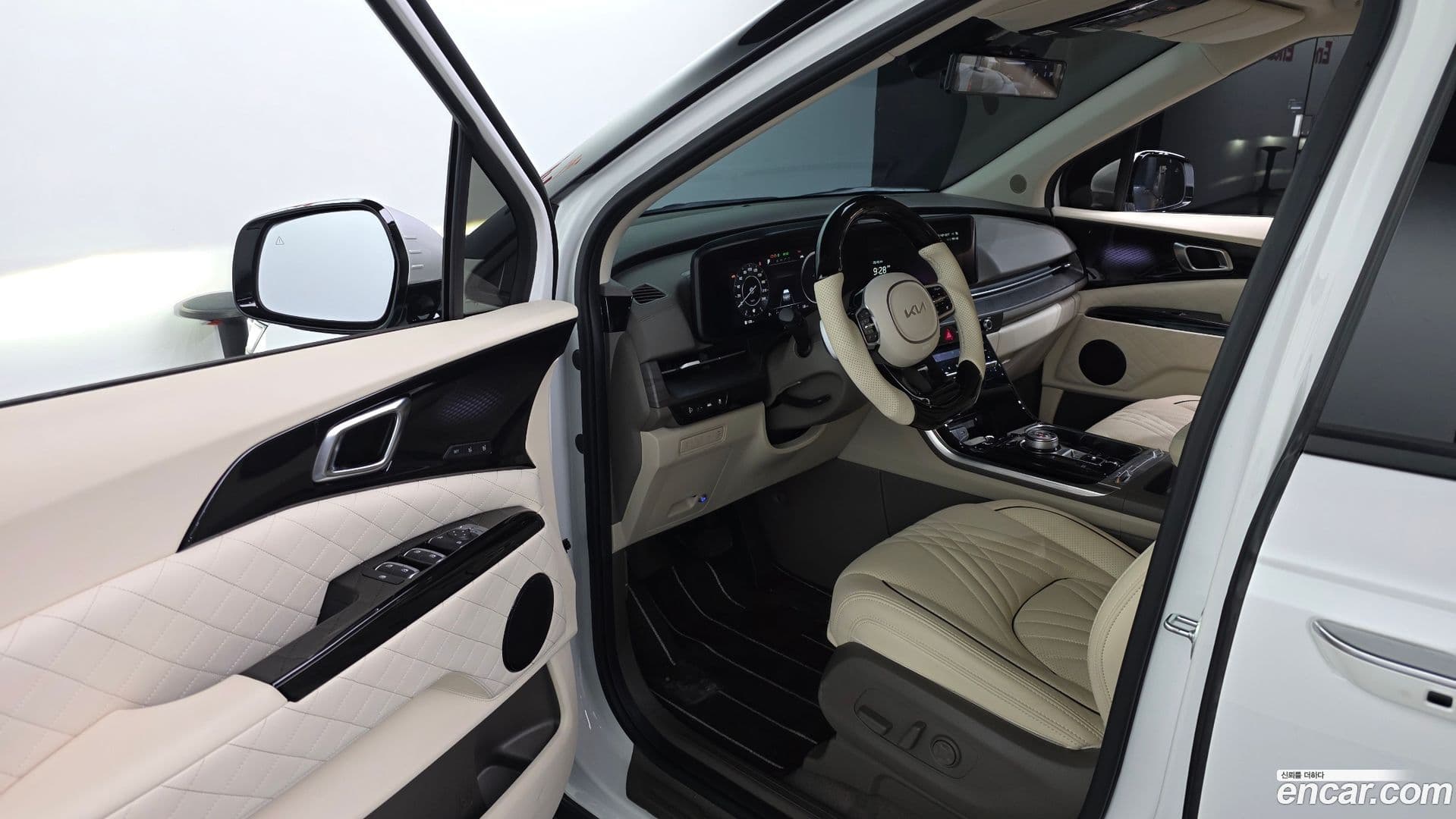 Main__Slider__Photo:Canival Kia 2023.9-9