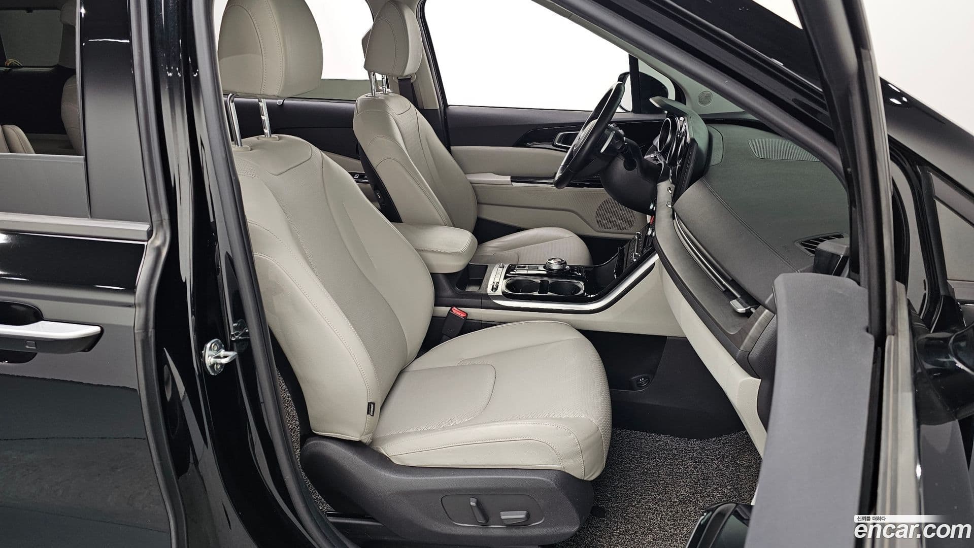 Main__Slider__Photo:Canival Kia 2021.0-10