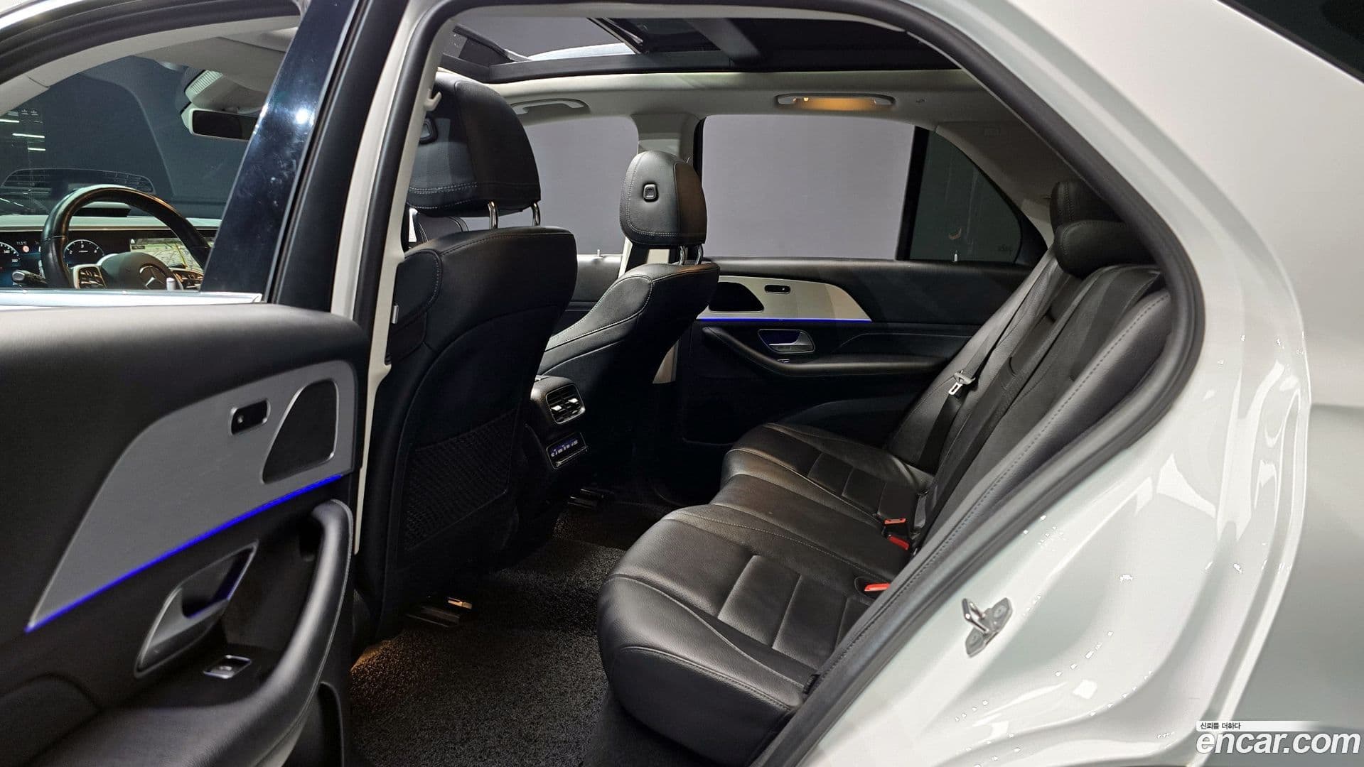 Main__Slider__Photo:GLE-Class Mercedes-Benz 2020.7-11