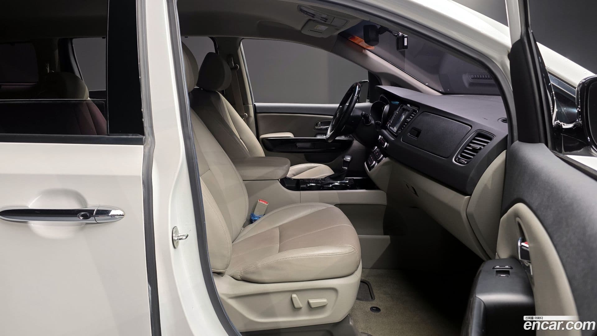 Main__Slider__Photo:Canival Kia 2018.3-9