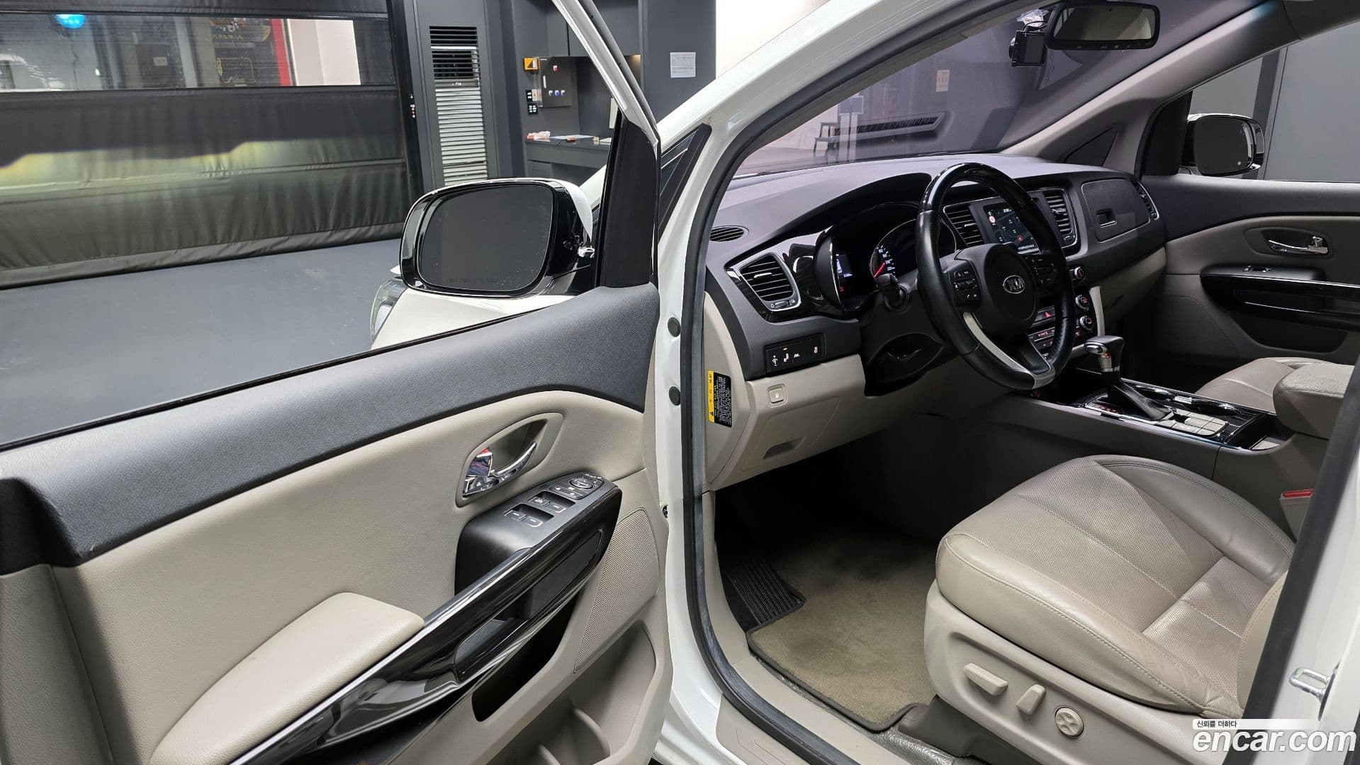 Main__Slider__Photo:Canival Kia 2018.3-10