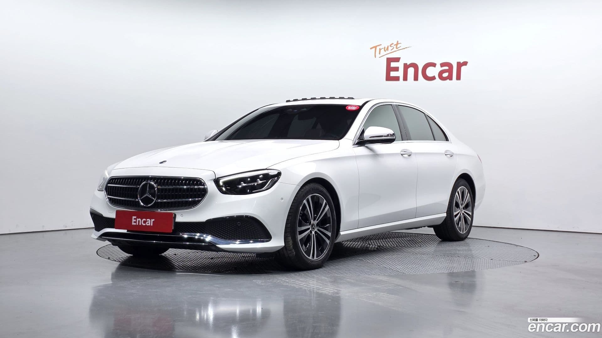 Main__Slider__Photo:E-Class Mercedes-Benz 2021.3-0