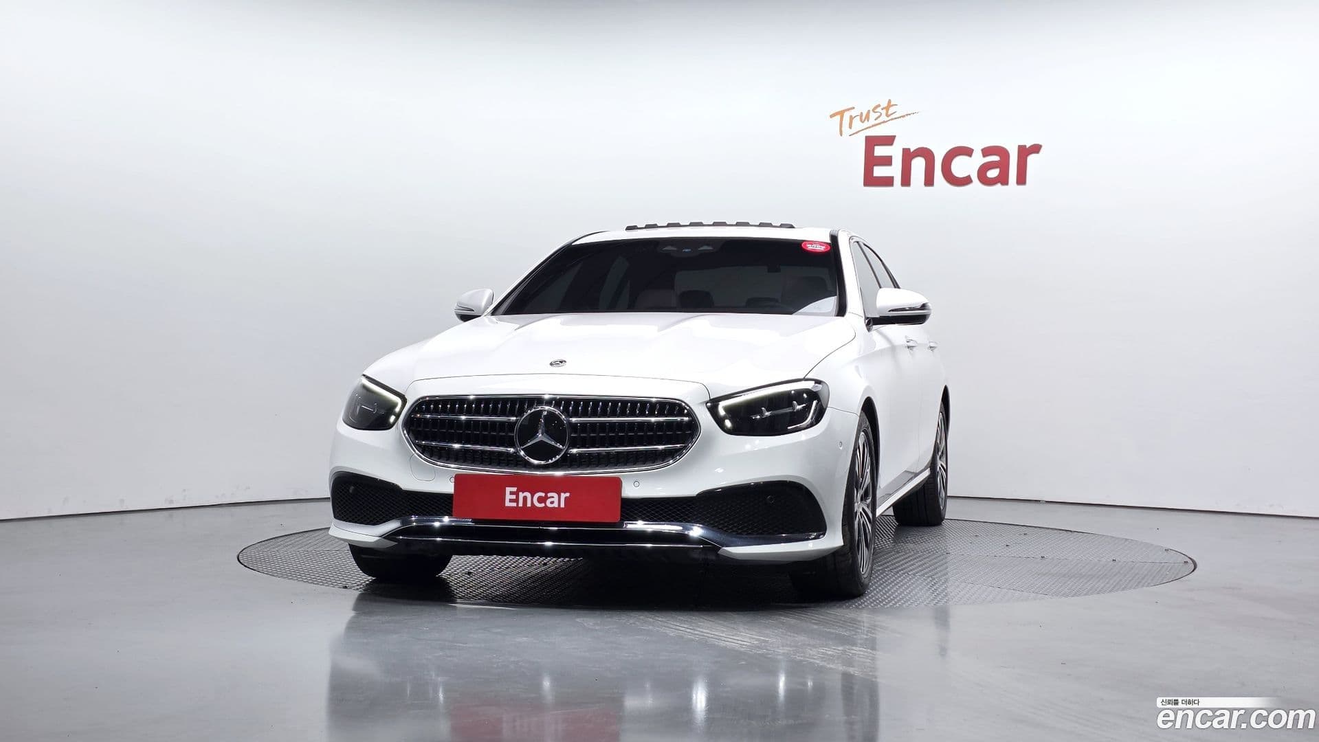 Main__Slider__Photo:E-Class Mercedes-Benz 2021.3-2