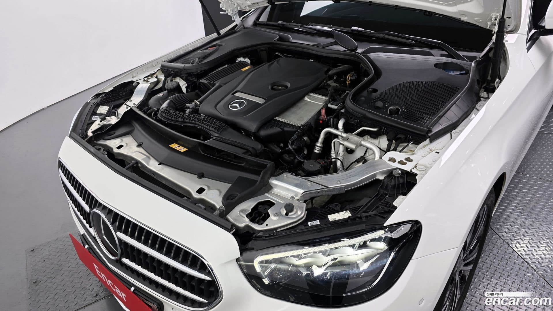 Main__Slider__Photo:E-Class Mercedes-Benz 2021.3-5