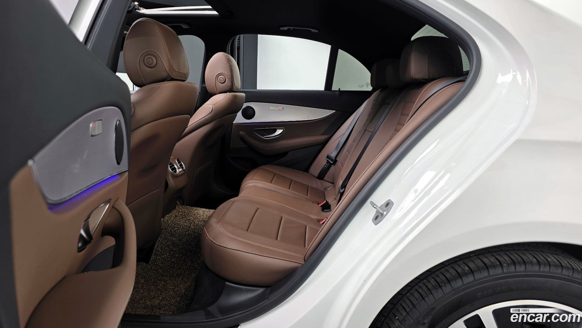 Main__Slider__Photo:E-Class Mercedes-Benz 2021.3-11