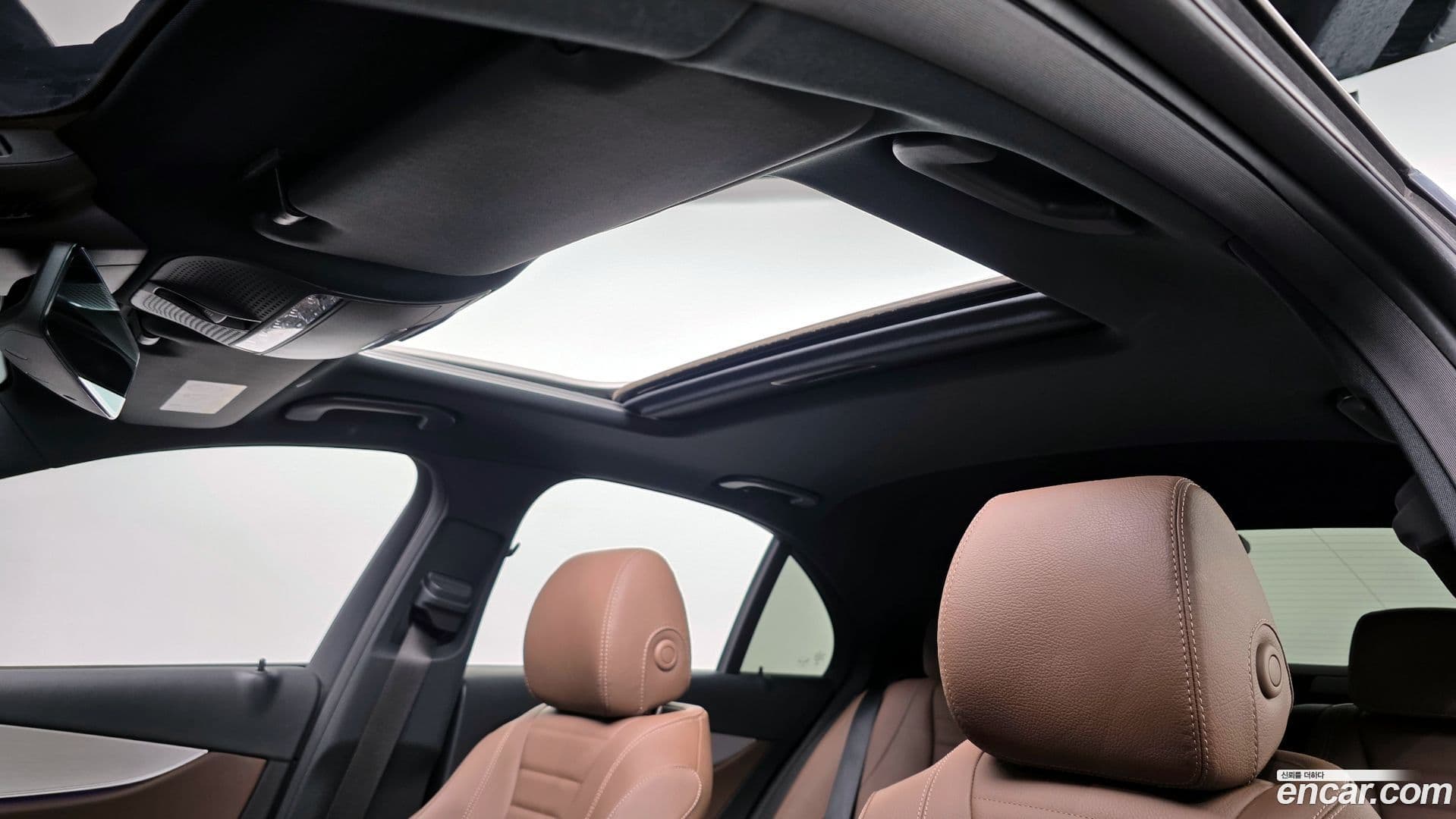 Main__Slider__Photo:E-Class Mercedes-Benz 2021.3-18