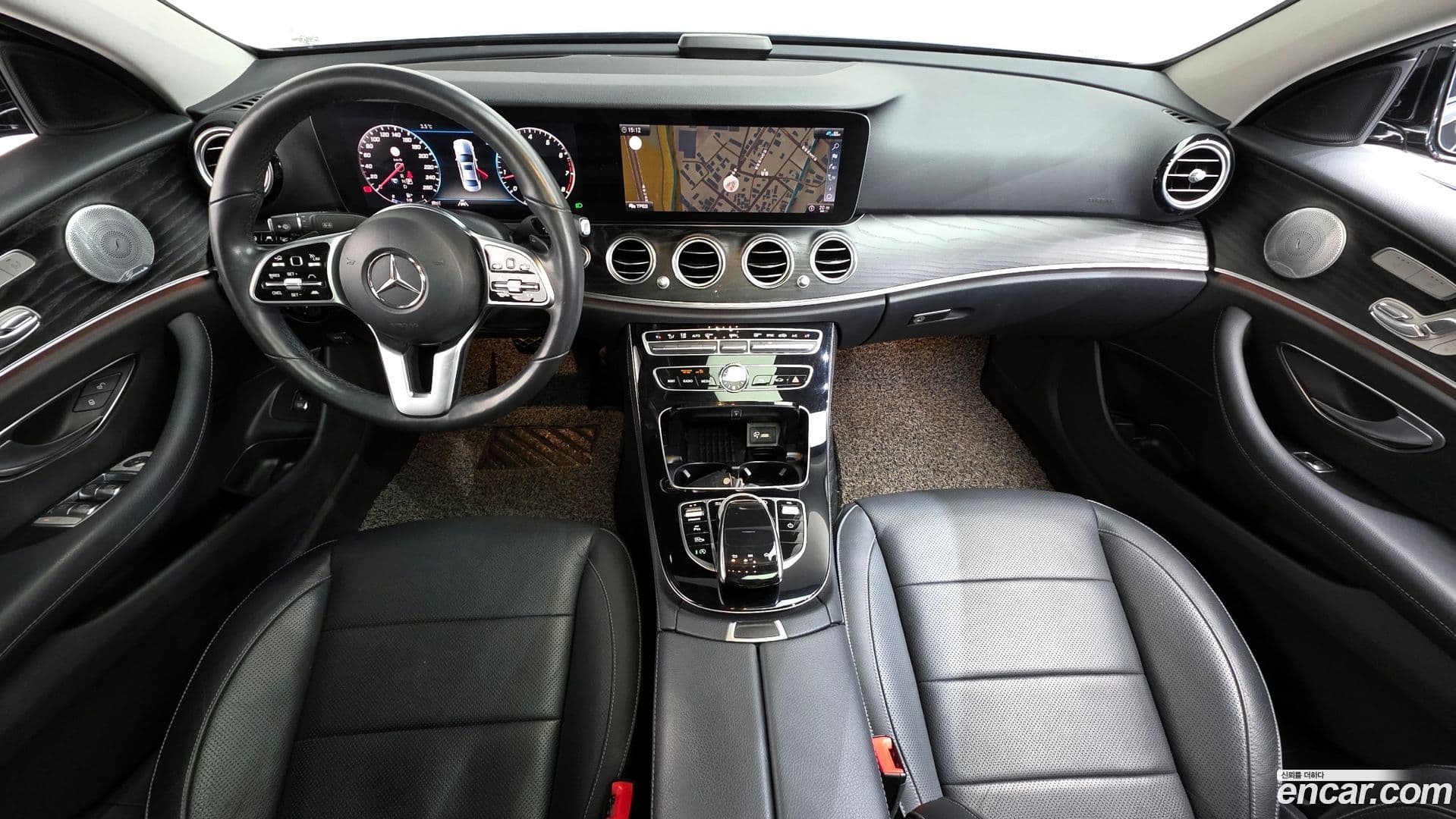 Main__Slider__Photo:E-Class Mercedes-Benz 2020.0-6