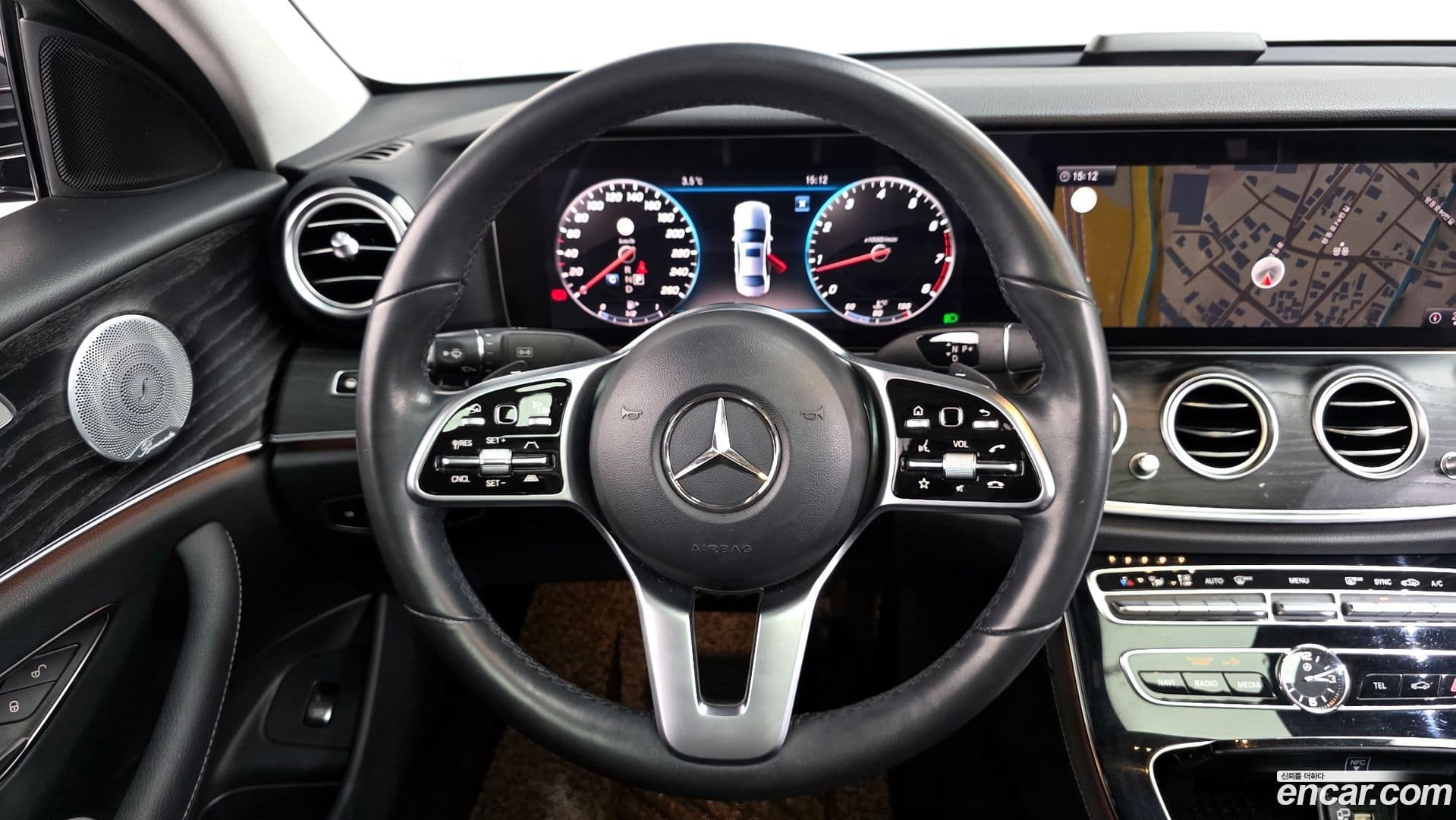 Main__Slider__Photo:E-Class Mercedes-Benz 2020.0-12