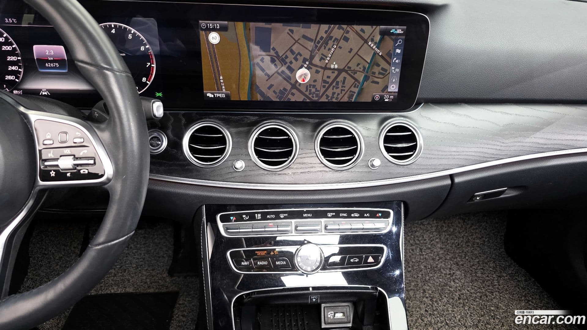 Main__Slider__Photo:E-Class Mercedes-Benz 2020.0-13