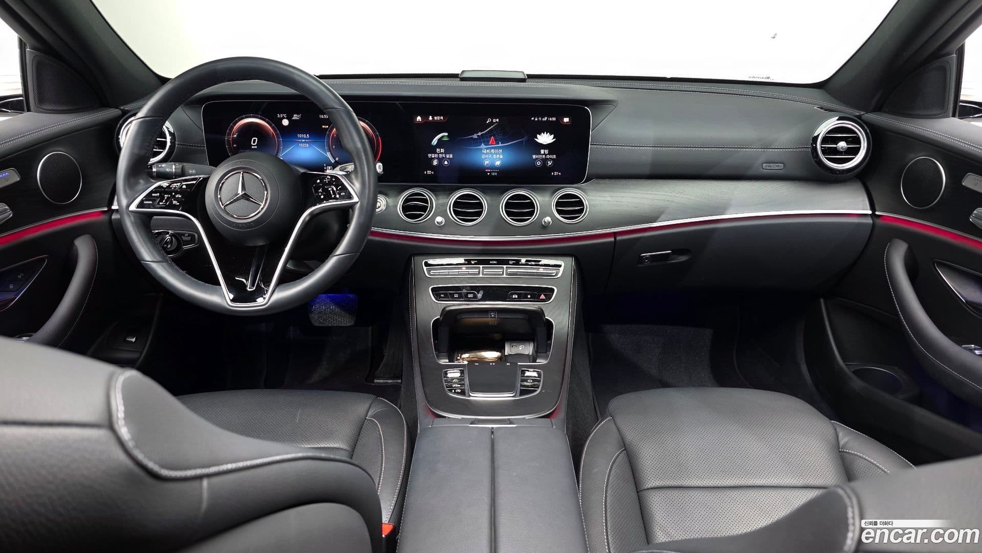 Main__Slider__Photo:E-Class Mercedes-Benz 2022.10-6