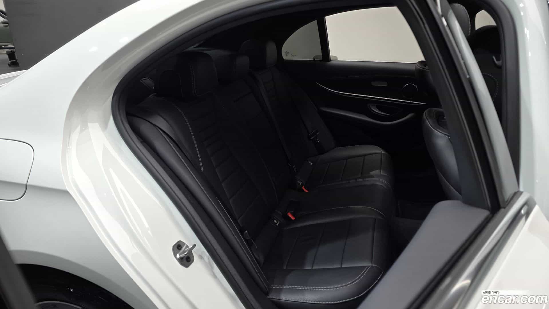 E-Class Mercedes-Benz 2022.10-OPTION-015