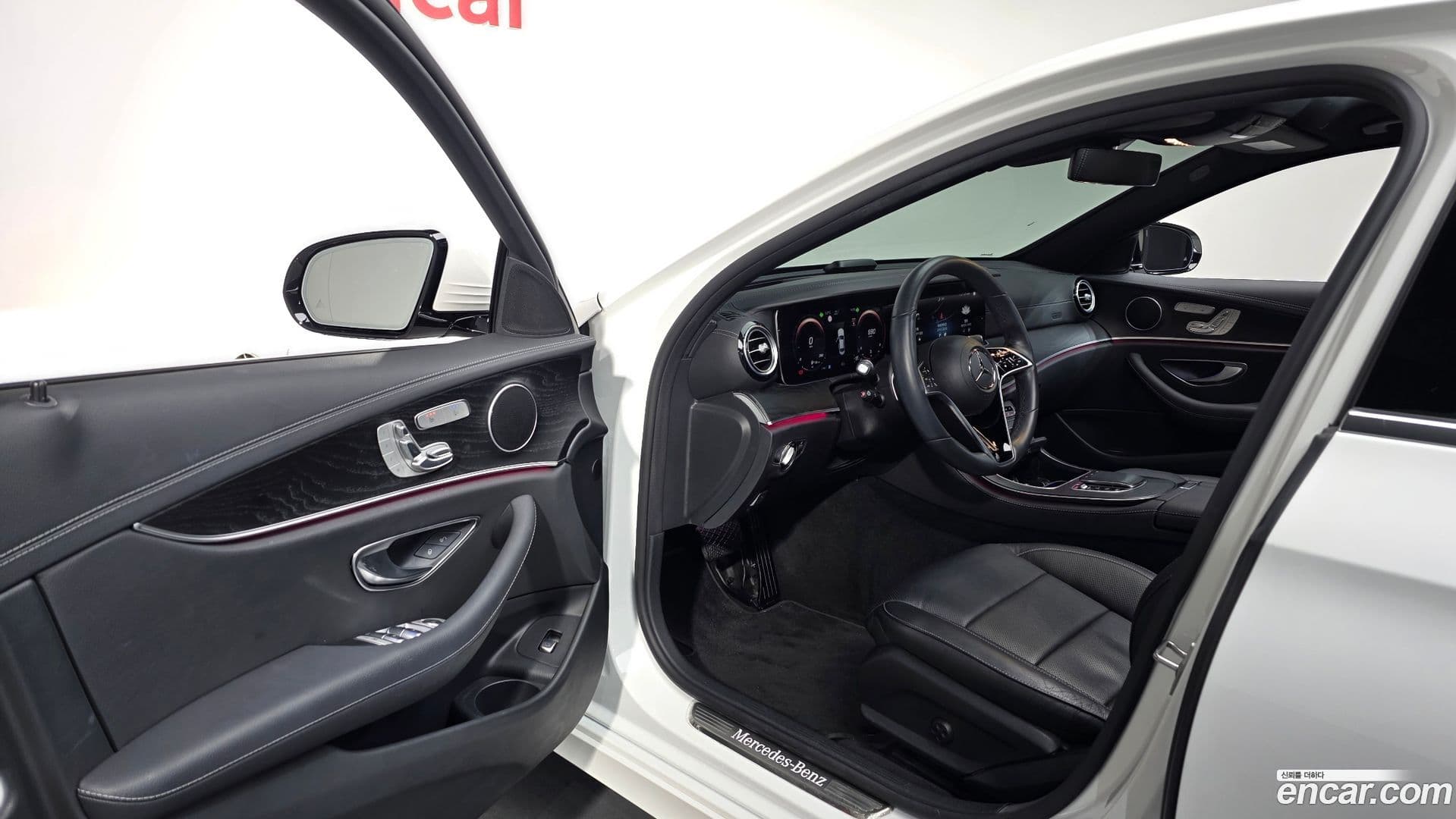 Main__Slider__Photo:E-Class Mercedes-Benz 2022.10-11