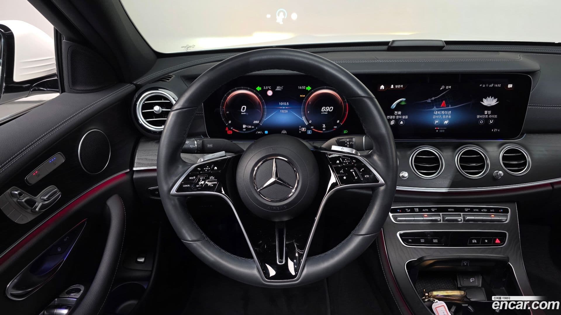 Main__Slider__Photo:E-Class Mercedes-Benz 2022.10-12