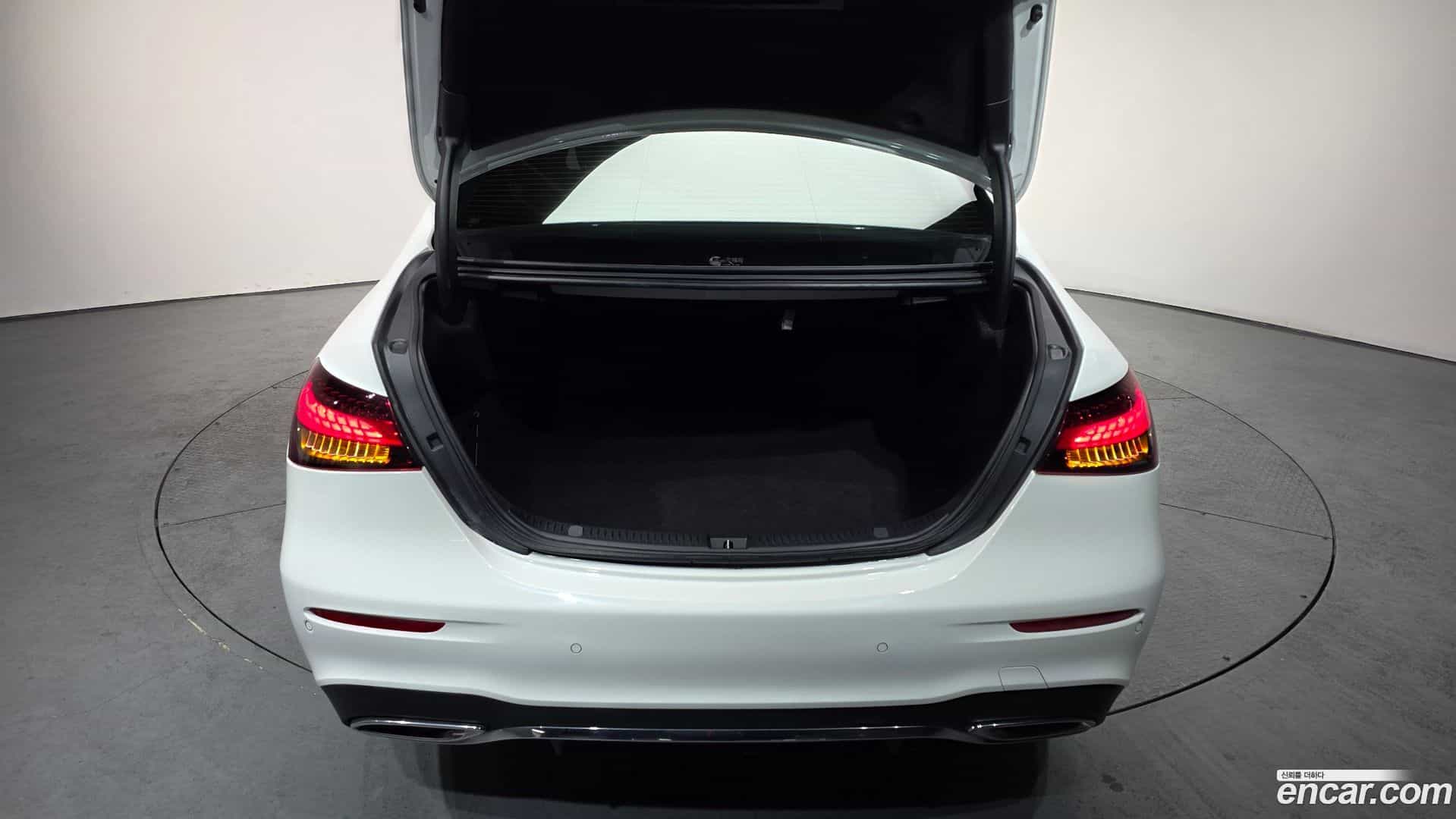 E-Class Mercedes-Benz 2022.10-OPTION-024