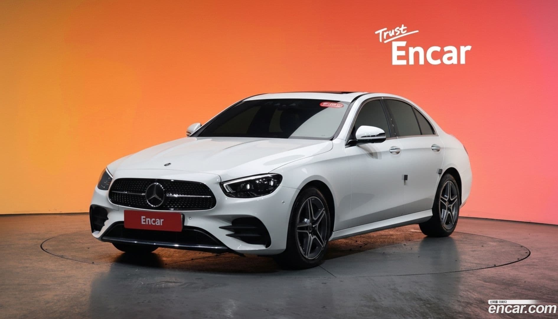 Main__Slider__Photo:E-Class Mercedes-Benz 2022.10-0