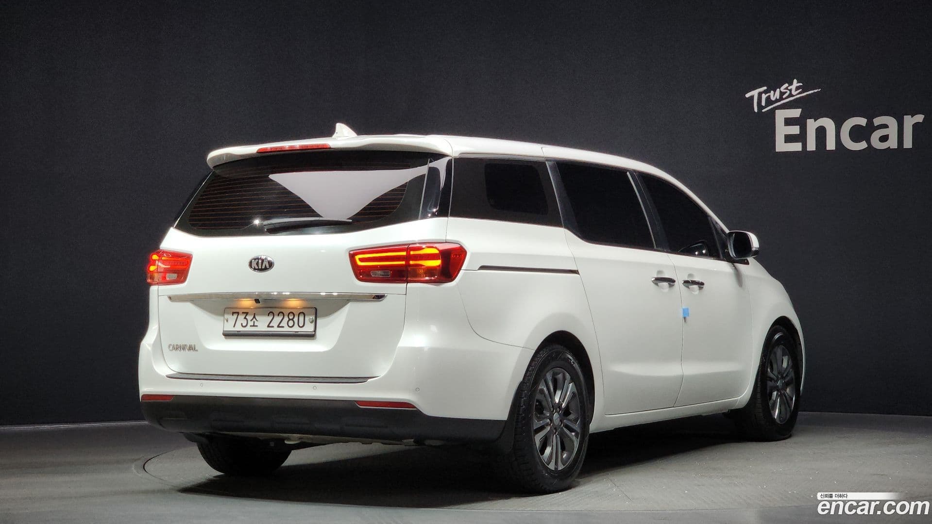 Main__Slider__Photo:Canival Kia 2019.0-1