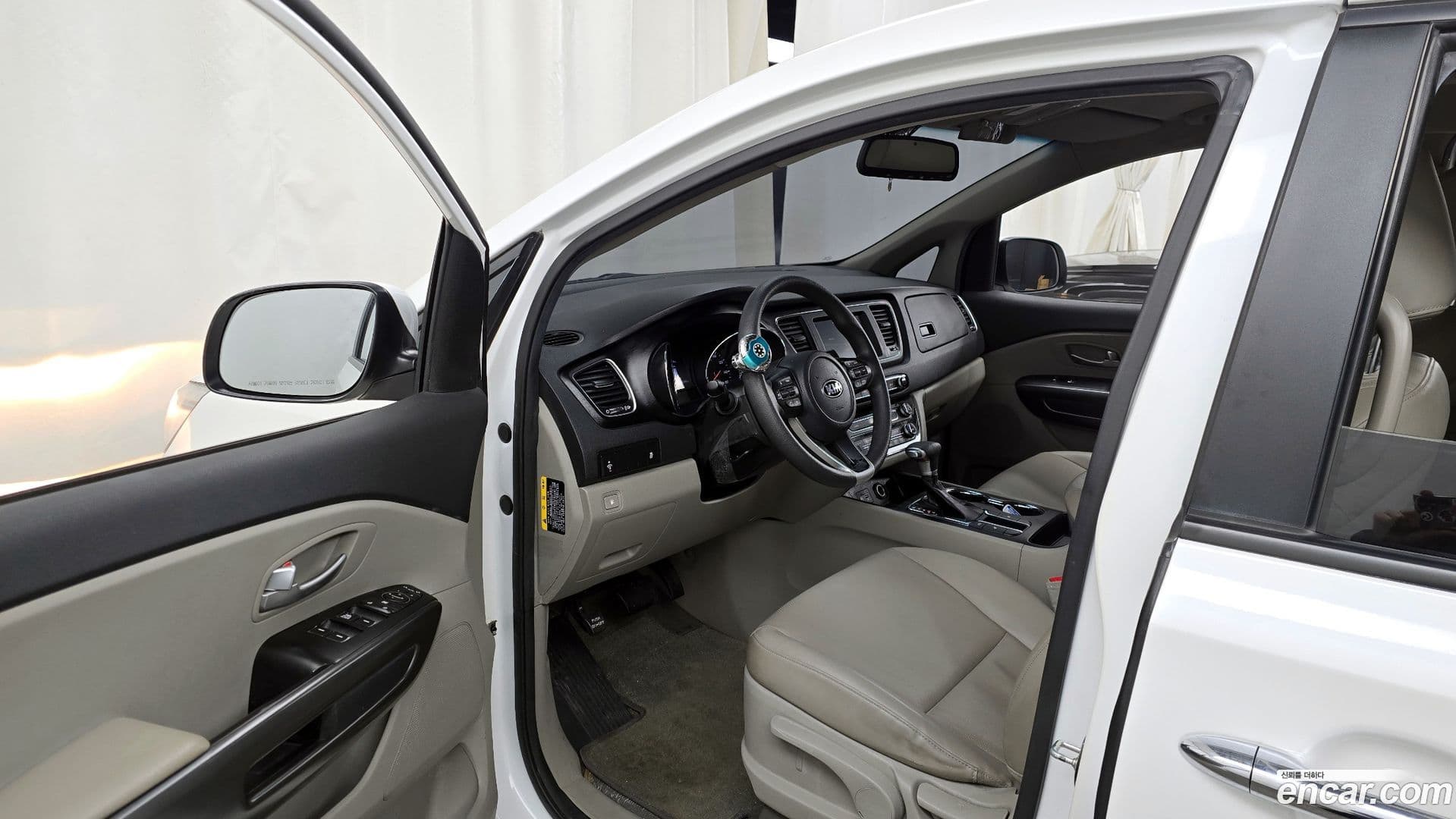 Main__Slider__Photo:Canival Kia 2019.0-9