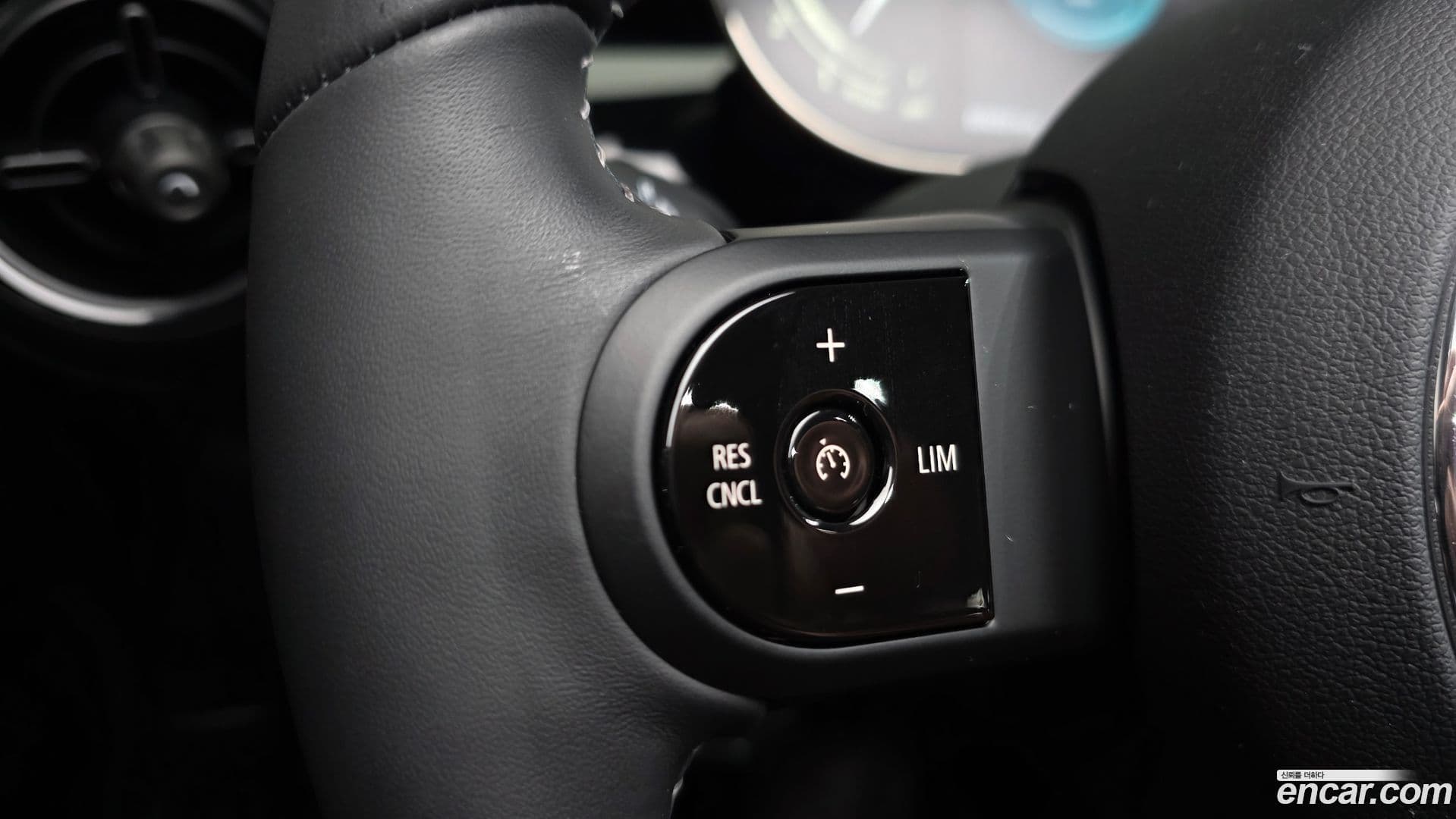 Main__Slider__Photo:Cooper Convertible Mini 2024.6-14