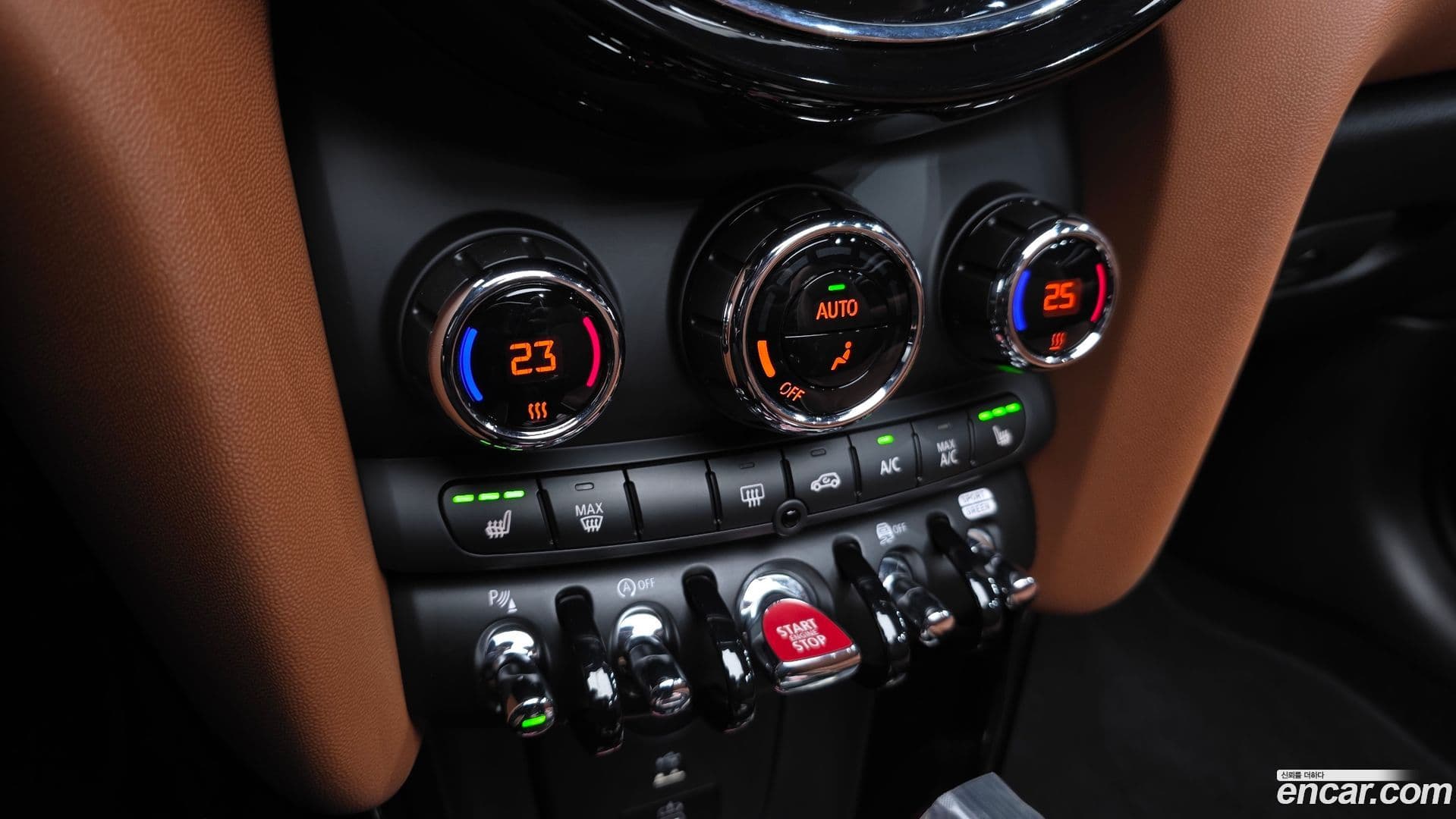 Main__Slider__Photo:Cooper Convertible Mini 2024.6-18