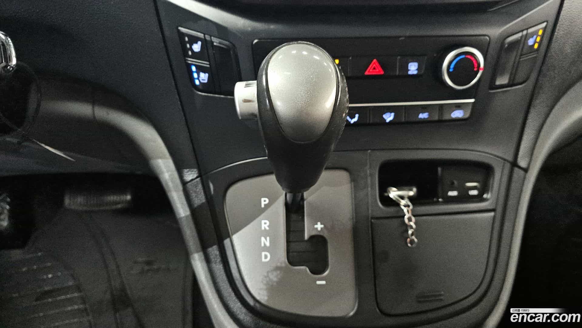 Starex Hyundai 2019.10-INNER-009