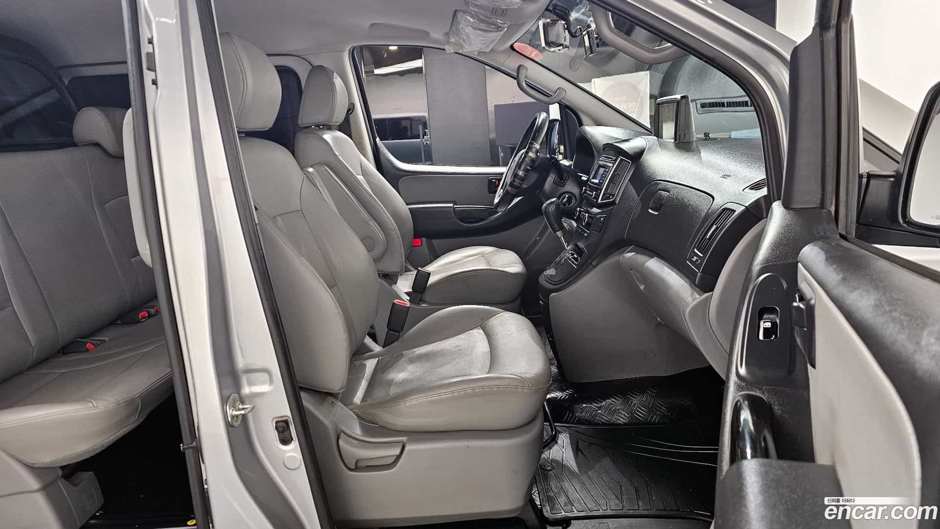 Starex Hyundai 2019.10-INNER-010