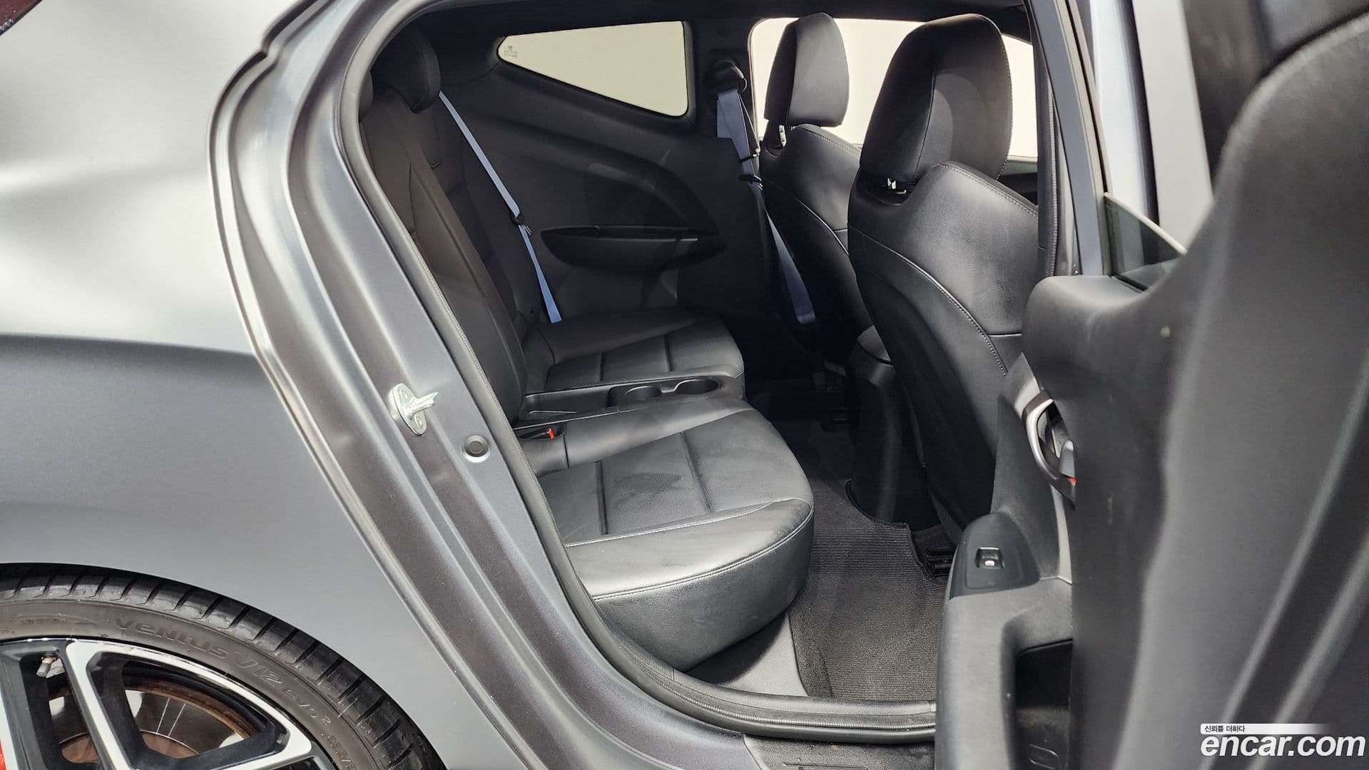 Main__Slider__Photo:Veloster Hyundai 2019.0-11