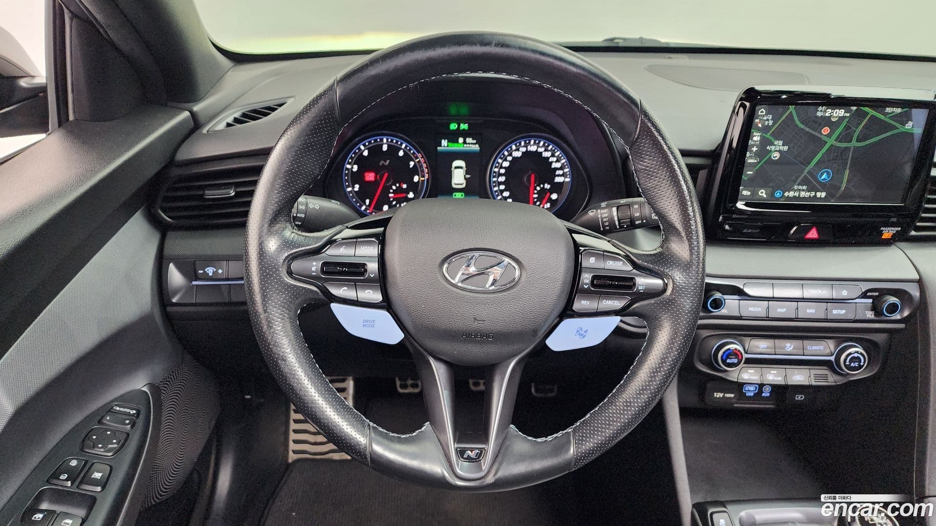 Main__Slider__Photo:Veloster Hyundai 2019.0-12