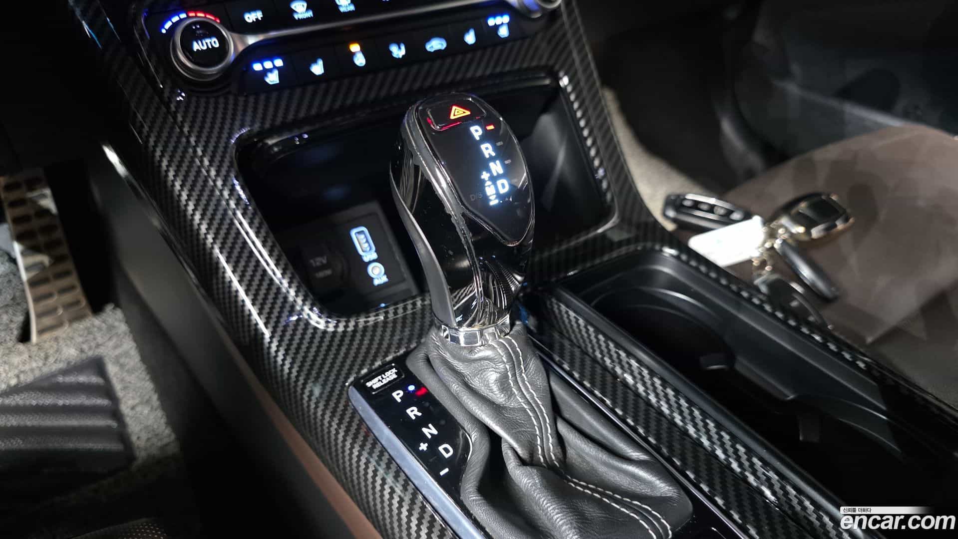 Grandeur Hyundai 2017.1-INNER-009