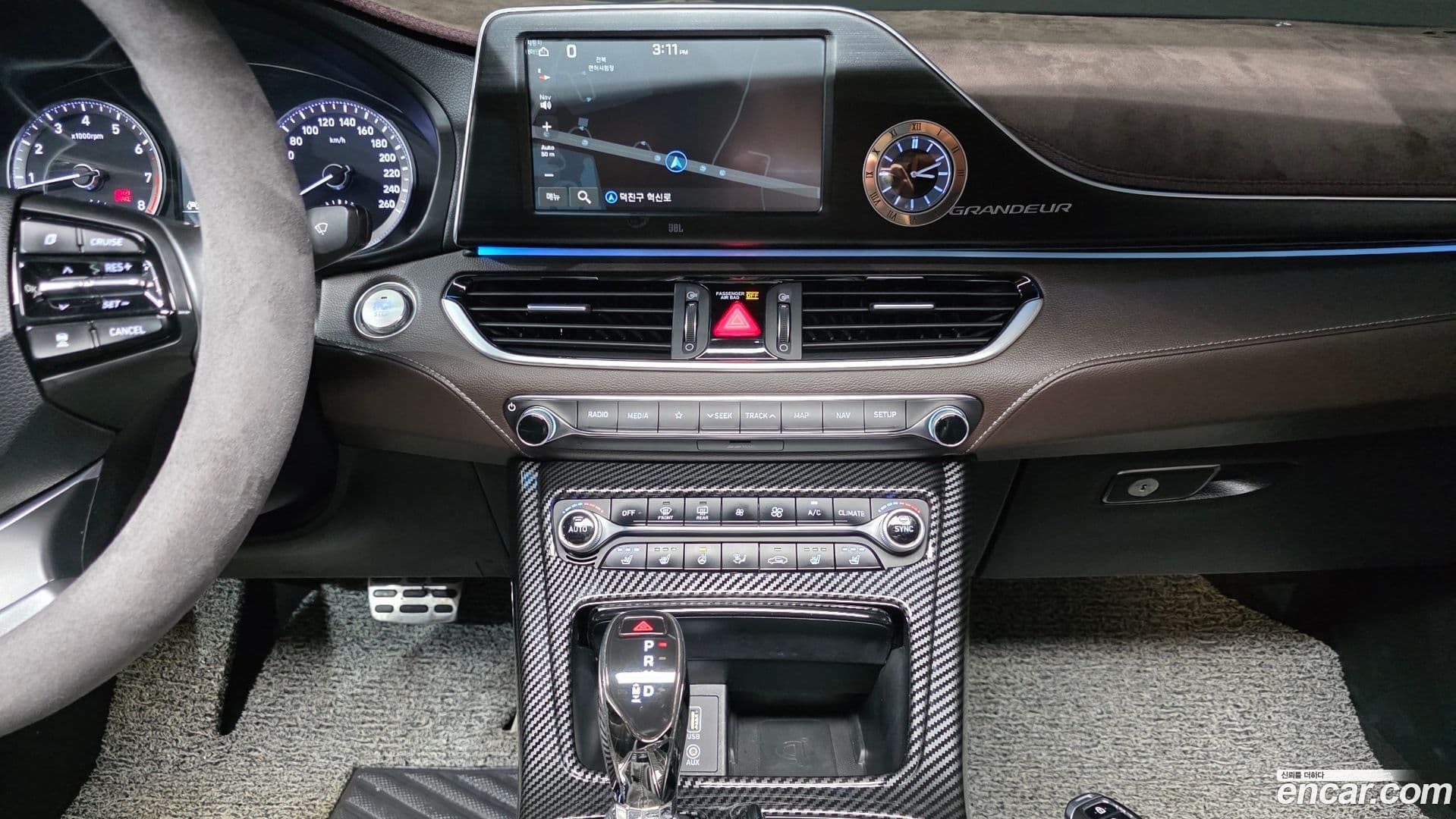 Main__Slider__Photo:Grandeur Hyundai 2017.1-14